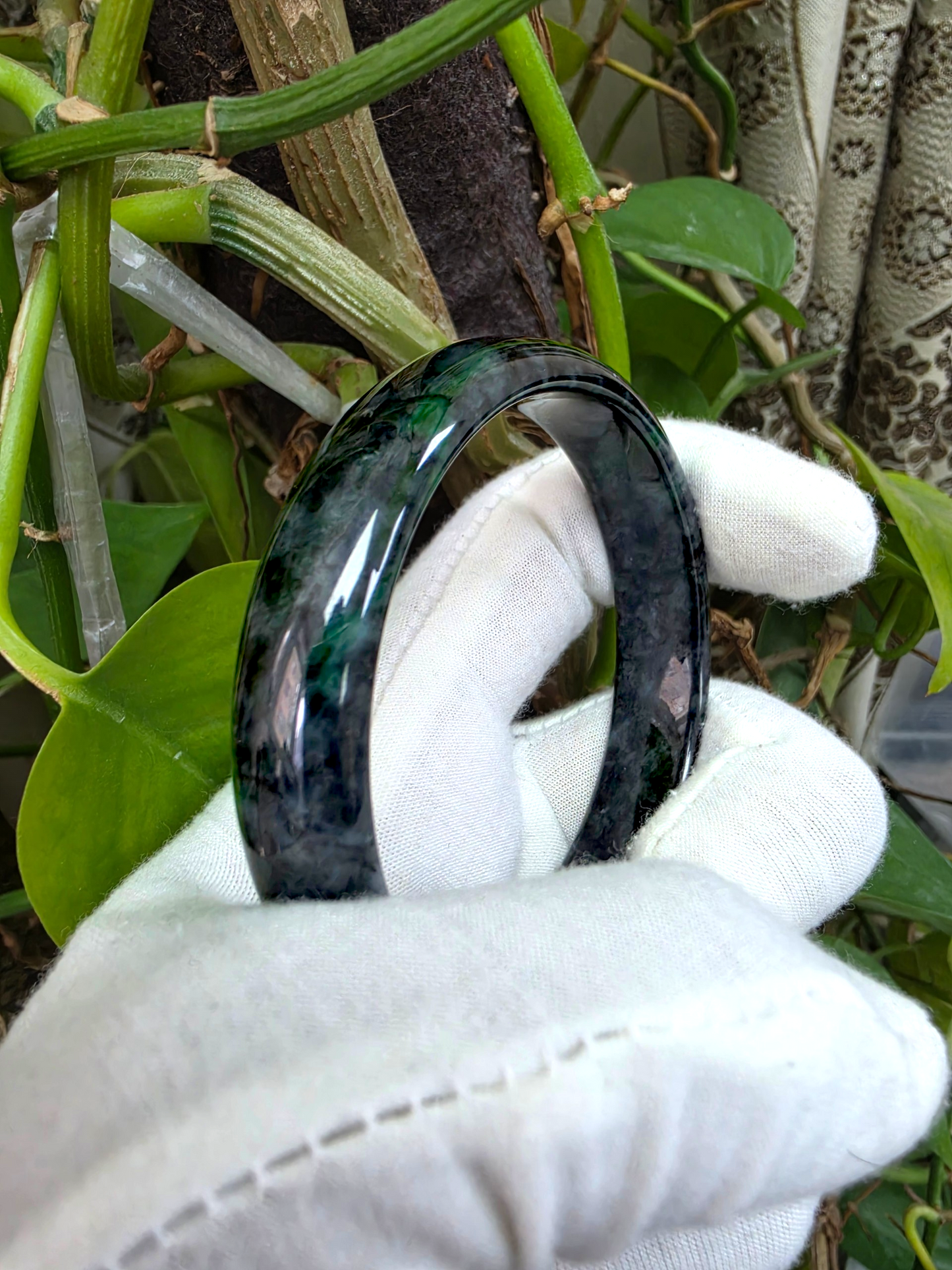 Earth's (MADE IN JAPAN) Burmese Black and Green A-Jade Round Bangle Bracelet - 08841