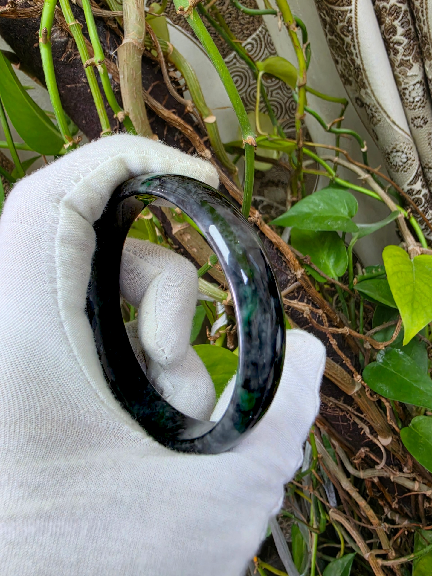 Earth's (MADE IN JAPAN) Burmese Black and Green A-Jade Round Bangle Bracelet - 08841