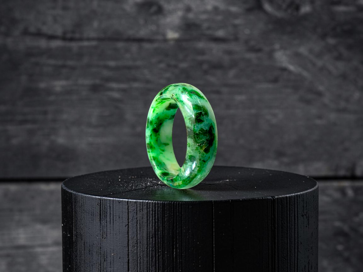 Burmese Flower Green A-Jade Infinity Band Ring - Size US 8 - V10