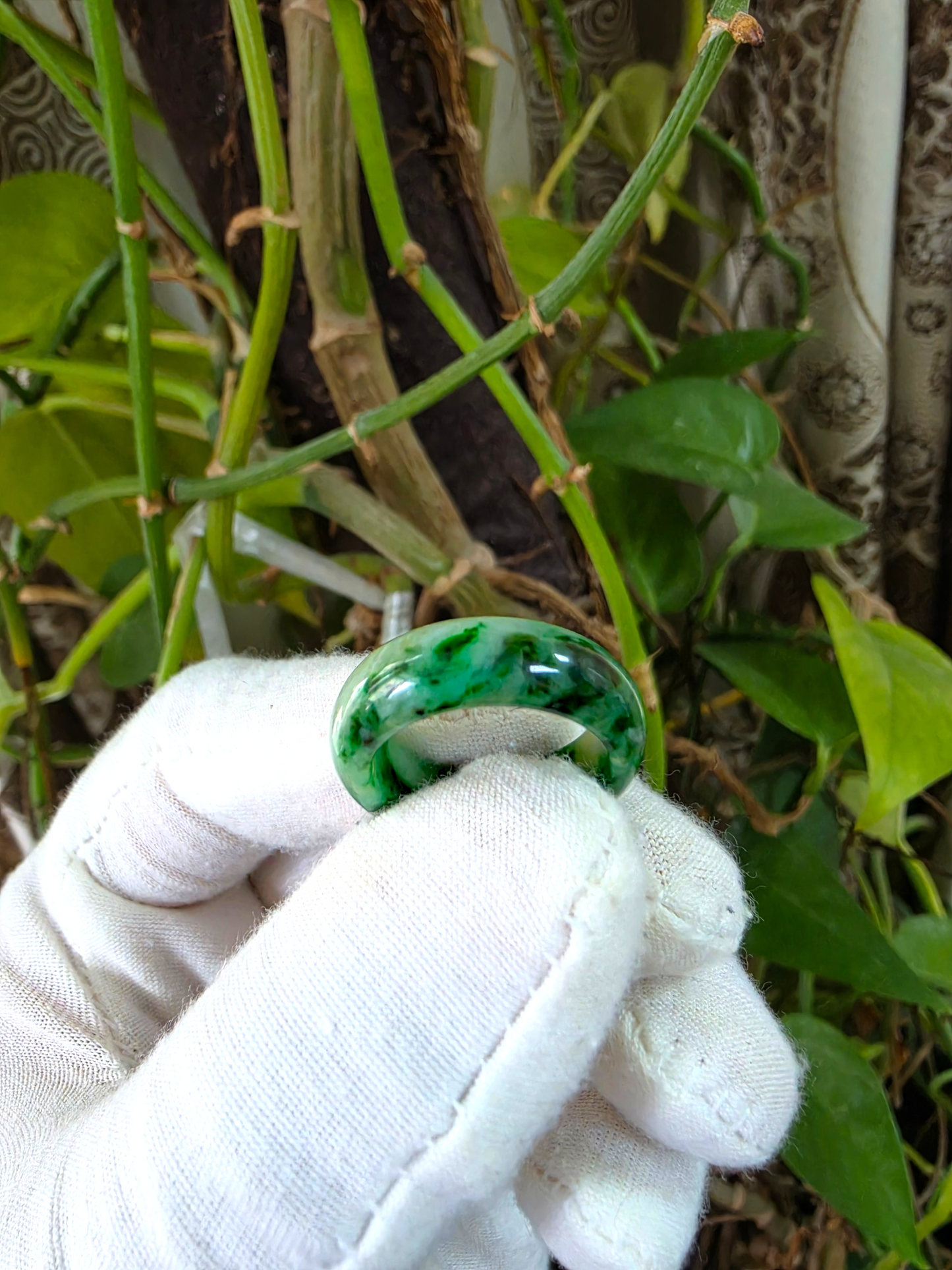 Burmese Flower Green A-Jade Infinity Band Ring - Size US 8 - V10