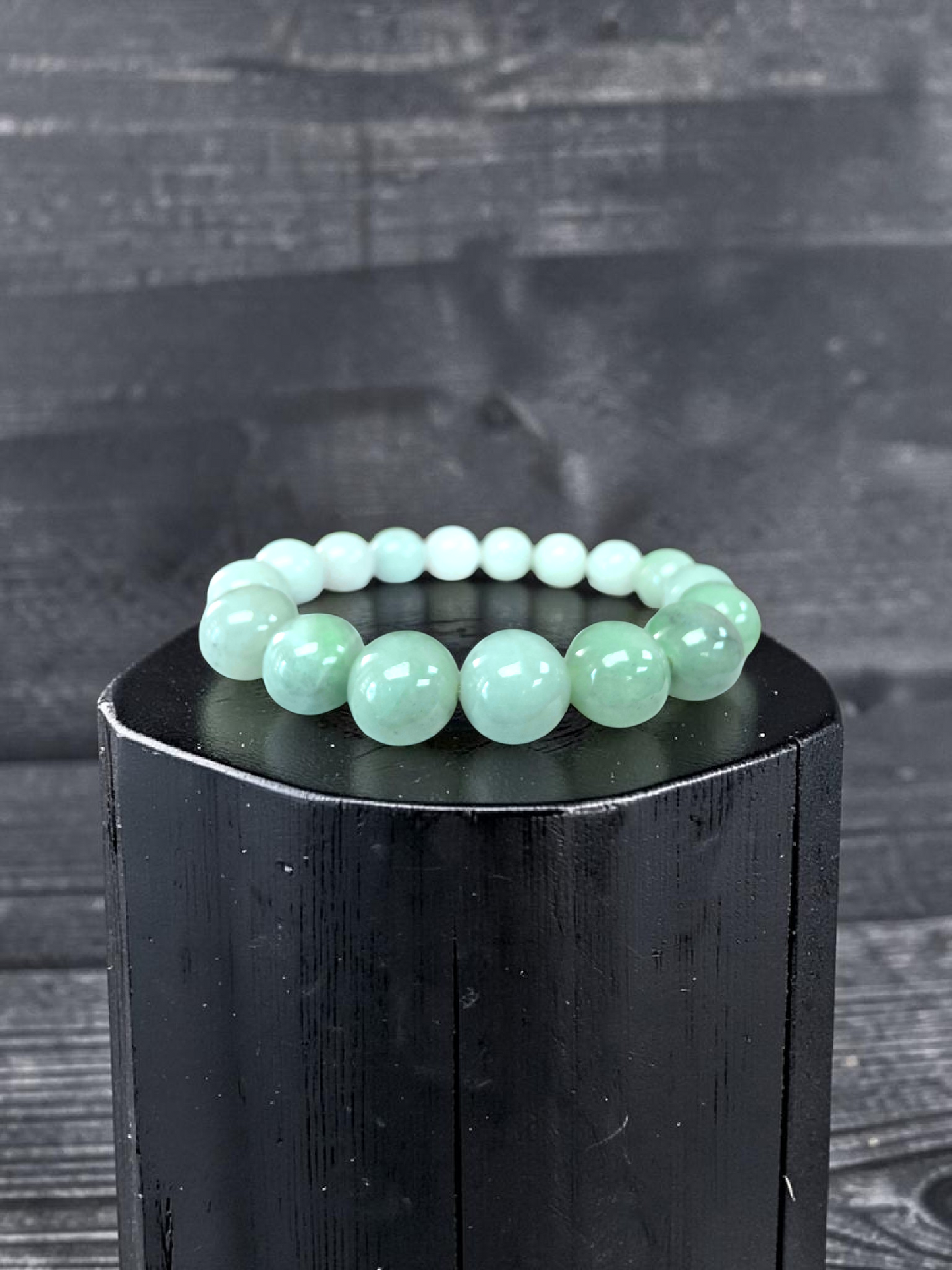 Japanese Pale Green Hombre Burmese A-Jade Beaded Bracelet (MADE IN JAPAN) (10 mm Each x 17 beads) 05062