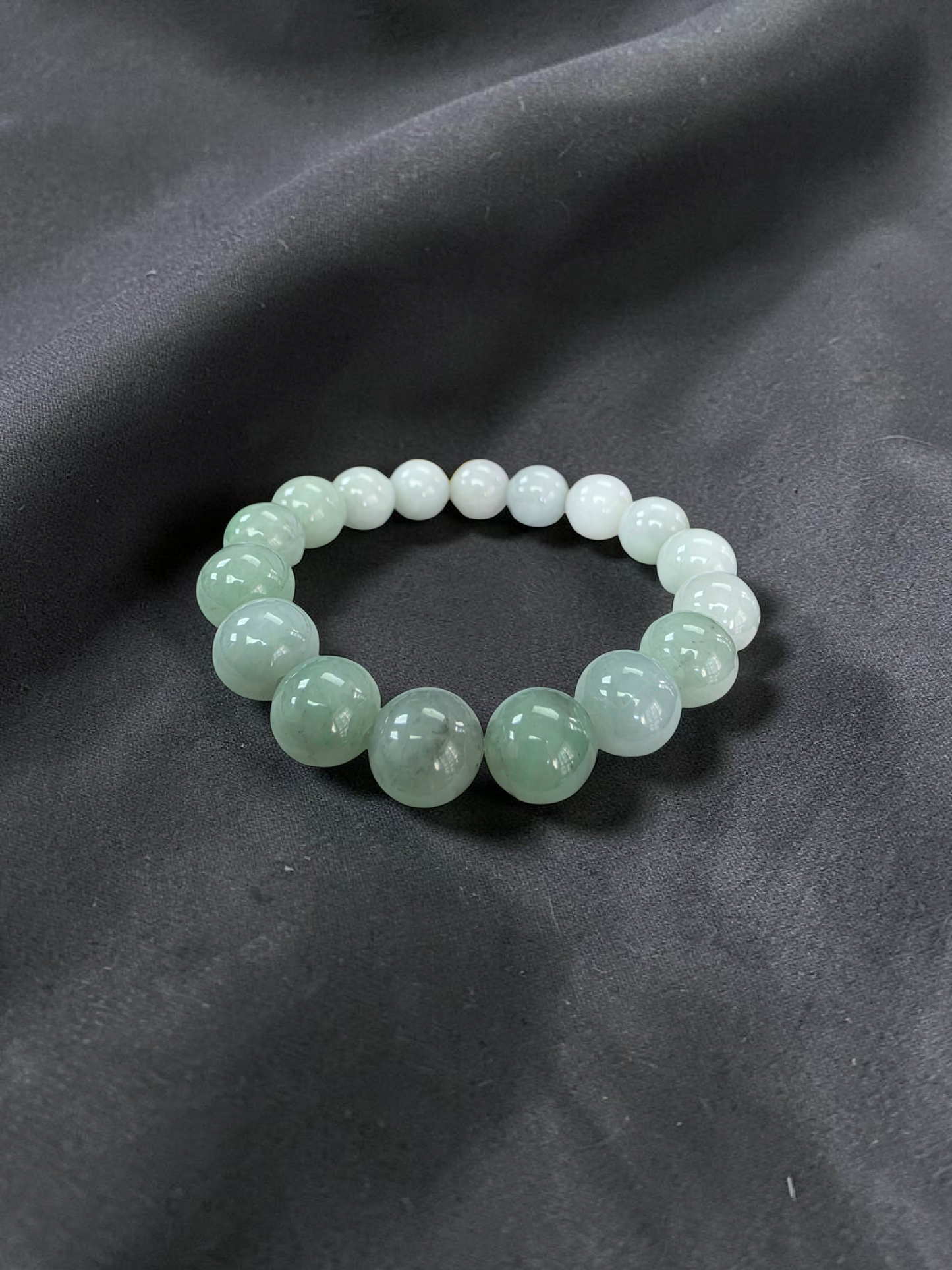Japanese Pale Green Hombre Burmese A-Jade Beaded Bracelet (MADE IN JAPAN) (10 mm Each x 17 beads) 05062