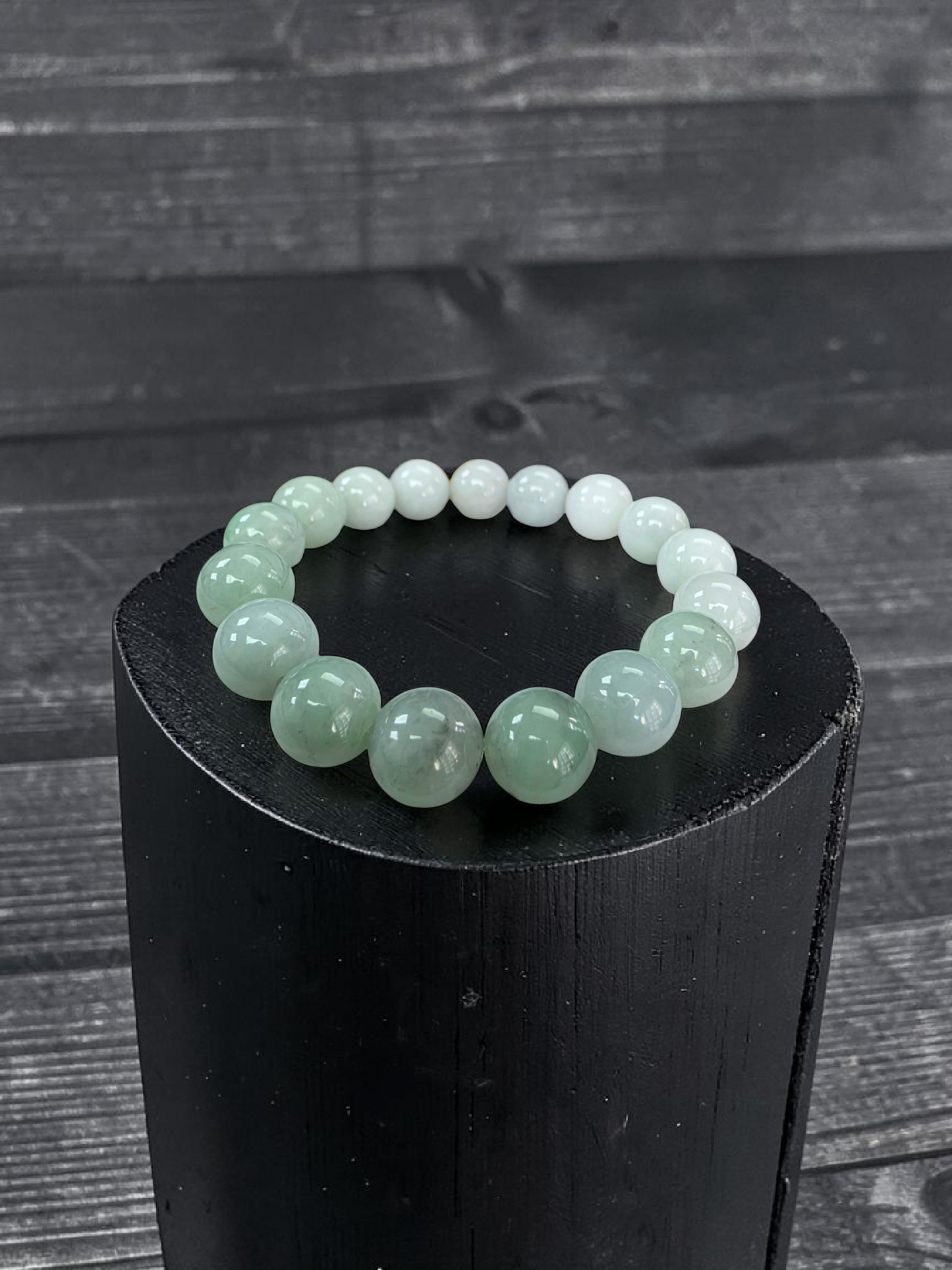 Japanese Pale Green Hombre Burmese A-Jade Beaded Bracelet (MADE IN JAPAN) (10 mm Each x 17 beads) 05062