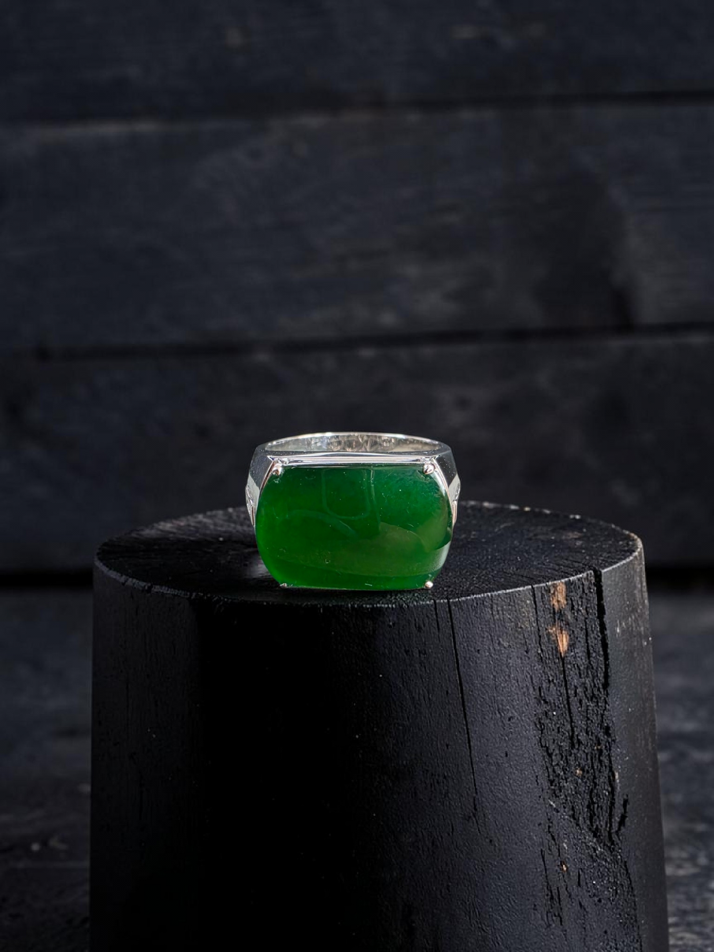 Odate MADE IN JAPAN Certified Vivid-Imperial Intense Green Burmese A-Jadeite Men's Ring (with 18K White Gold and Diamonds) Size US 9.5 - R24