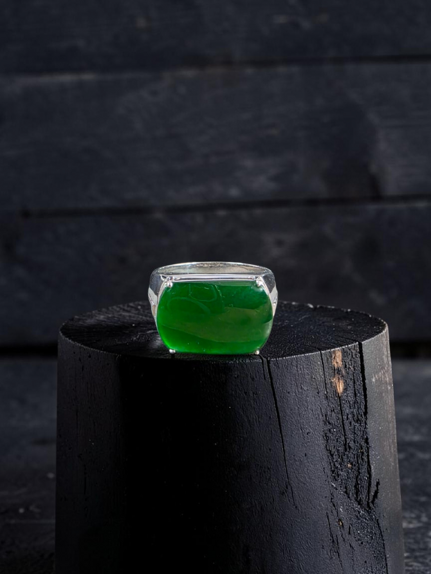 Odate MADE IN JAPAN Certified Vivid-Imperial Intense Green Burmese A-Jadeite Men's Ring (with 18K White Gold and Diamonds) Size US 9.5 - R24