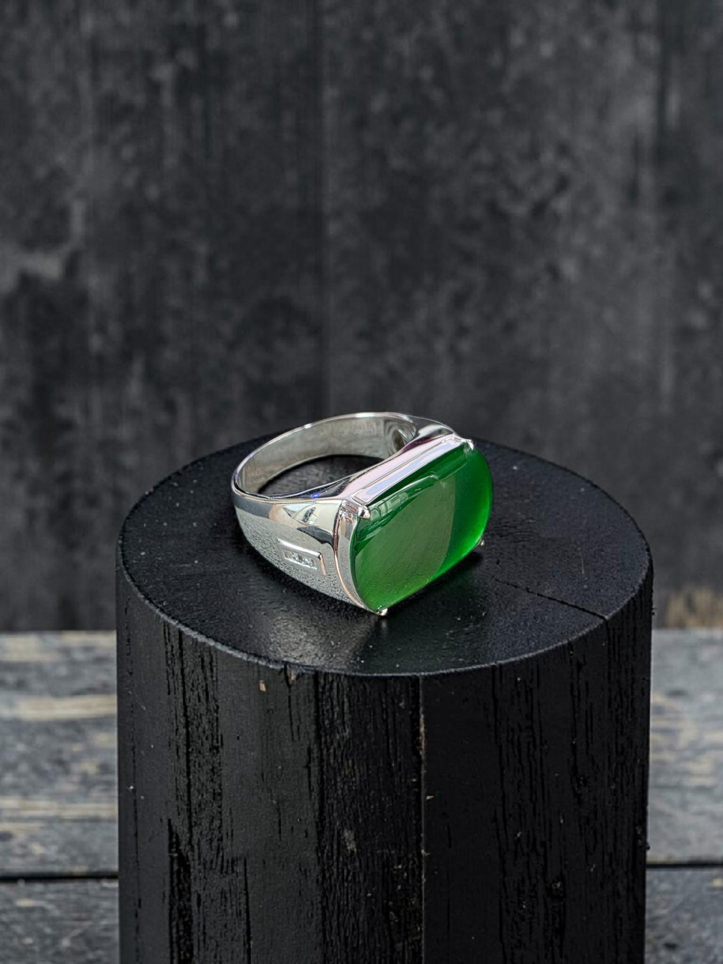 Odate MADE IN JAPAN Certified Vivid-Imperial Intense Green Burmese A-Jadeite Men's Ring (with 18K White Gold and Diamonds) Size US 9.5 - R24