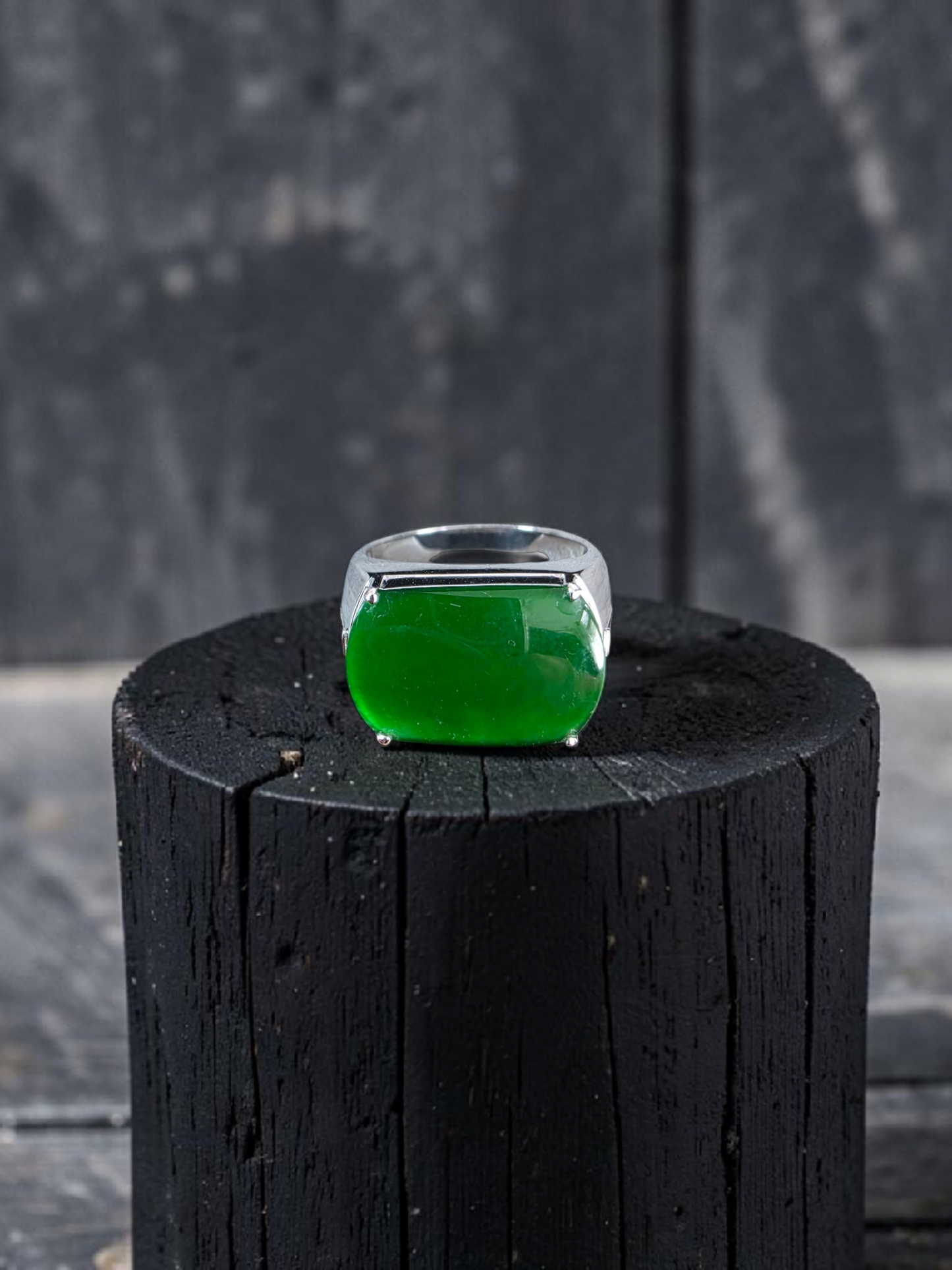 Odate MADE IN JAPAN Certified Vivid-Imperial Intense Green Burmese A-Jadeite Men's Ring (with 18K White Gold and Diamonds) Size US 9.5 - R24