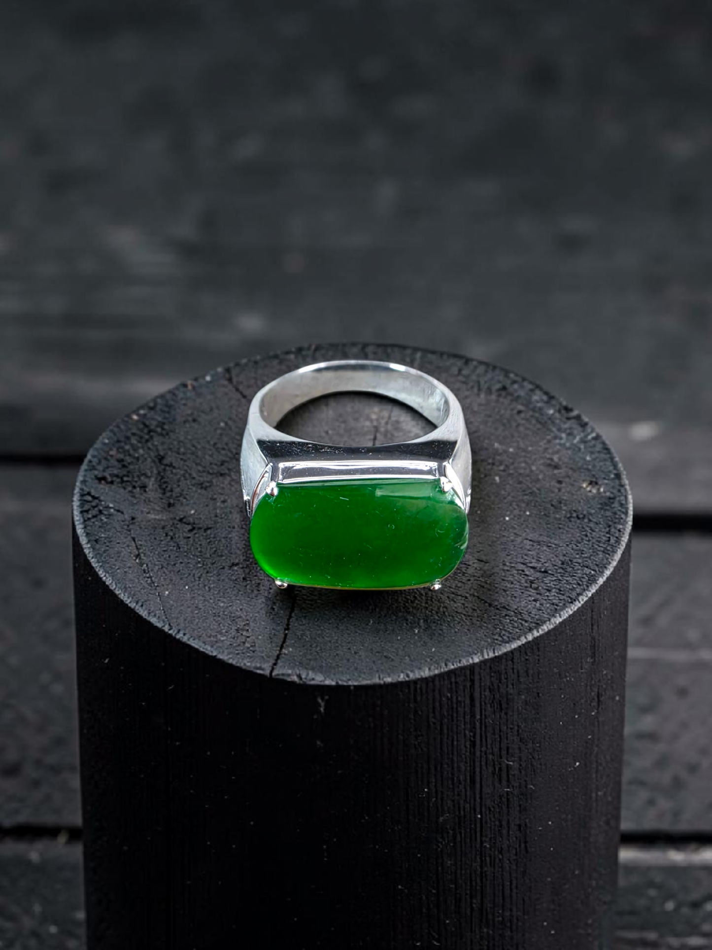 Odate MADE IN JAPAN Certified Vivid-Imperial Intense Green Burmese A-Jadeite Men's Ring (with 18K White Gold and Diamonds) Size US 9.5 - R24