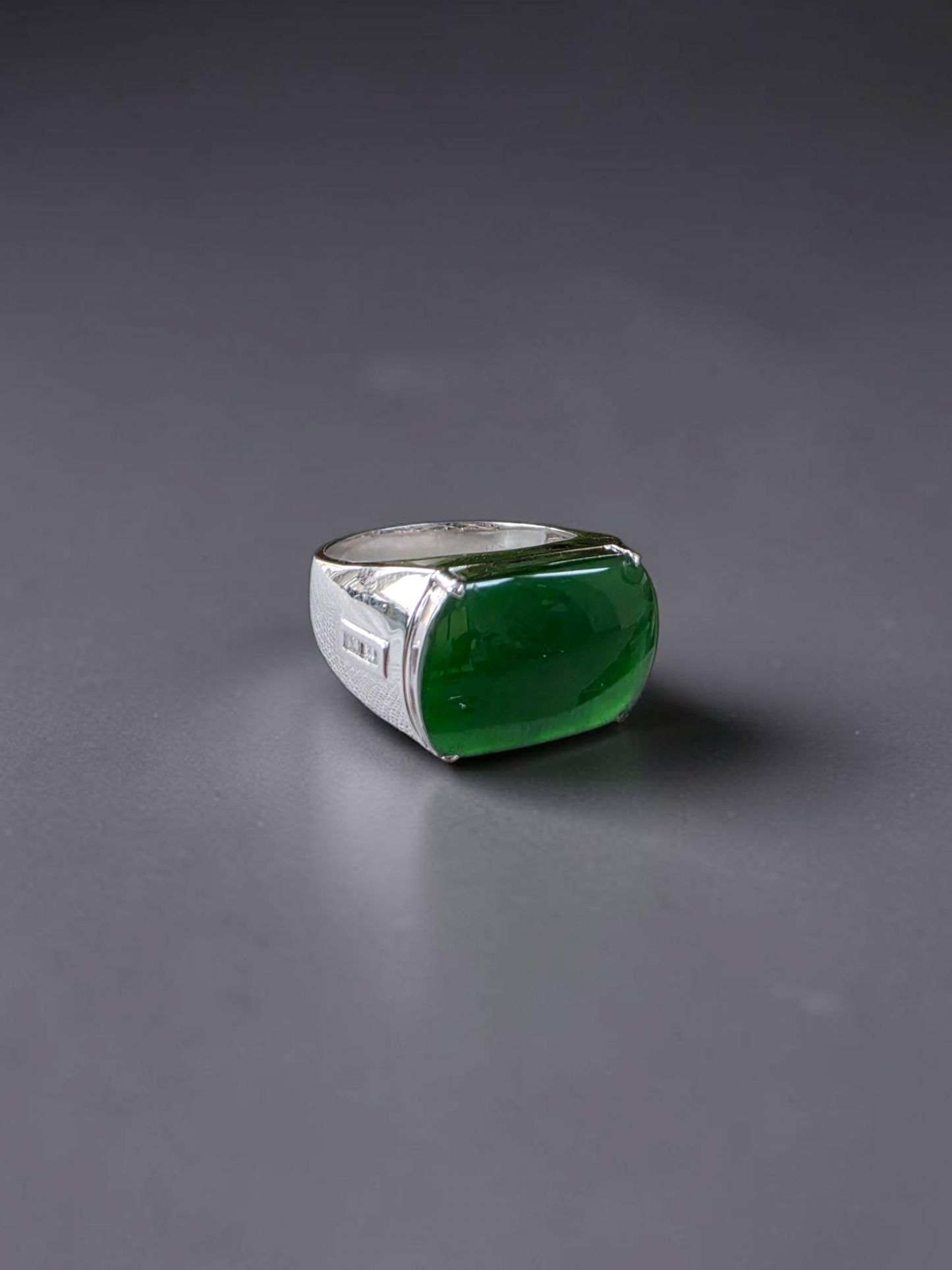 Odate MADE IN JAPAN Certified Vivid-Imperial Intense Green Burmese A-Jadeite Men's Ring (with 18K White Gold and Diamonds) Size US 9.5 - R24