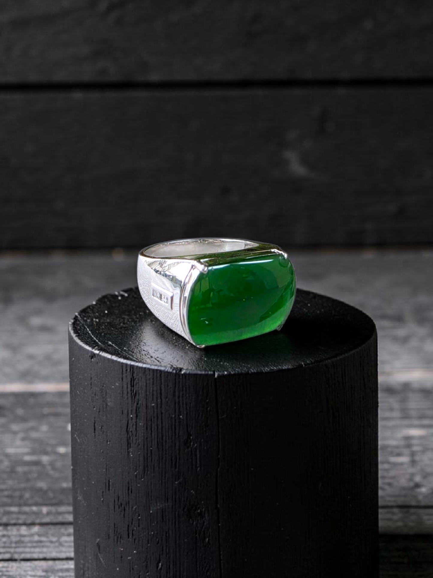 Odate MADE IN JAPAN Certified Vivid-Imperial Intense Green Burmese A-Jadeite Men's Ring (with 18K White Gold and Diamonds) Size US 9.5 - R24