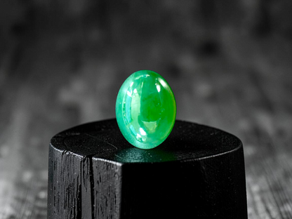 Certified MADE IN JAPAN 9.05 cts. Bright Apple Green Burmese A-Jadeite Oval Cabochon Loose Stone LS63