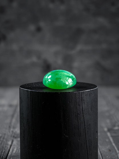 Certified MADE IN JAPAN 9.05 cts. Bright Apple Green Burmese A-Jadeite Oval Cabochon Loose Stone LS63