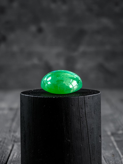 Certified MADE IN JAPAN 9.05 cts. Bright Apple Green Burmese A-Jadeite Oval Cabochon Loose Stone LS63