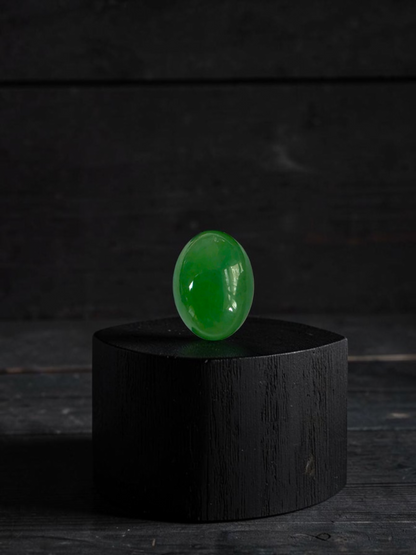 Certified MADE IN JAPAN 4.42 cts. Green Burmese A-Jadeite Oval Cabochon Loose Stone LS67