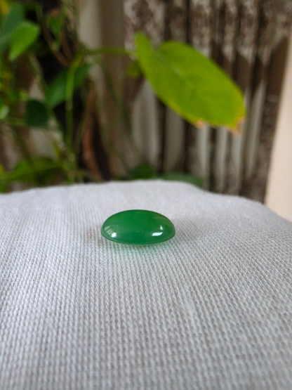 Certified MADE IN JAPAN 4.42 cts. Green Burmese A-Jadeite Oval Cabochon Loose Stone LS67