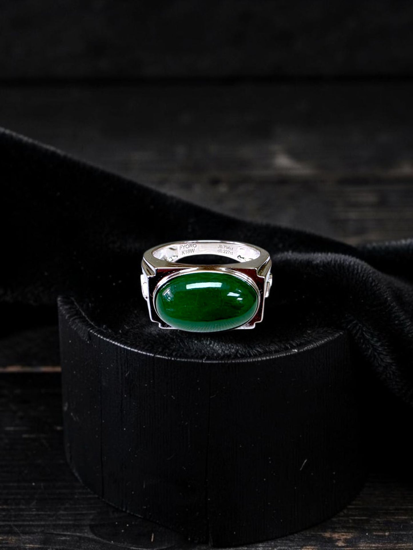 Chita MADE IN JAPAN 8.80 cts. Certified Intense Green Burmese A-Jadeite Men's Ring (18K White Gold and White Diamonds) Size US9.5  - R25