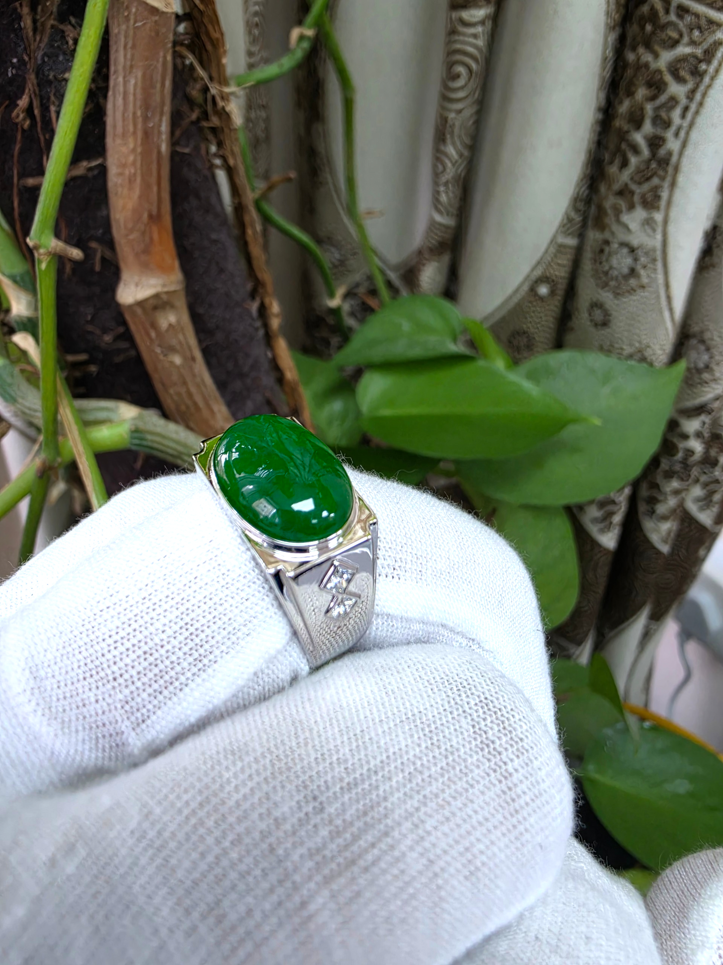 Chita MADE IN JAPAN 8.80 cts. Certified Intense Green Burmese A-Jadeite Men's Ring (18K White Gold and White Diamonds) Size US9.5  - R25