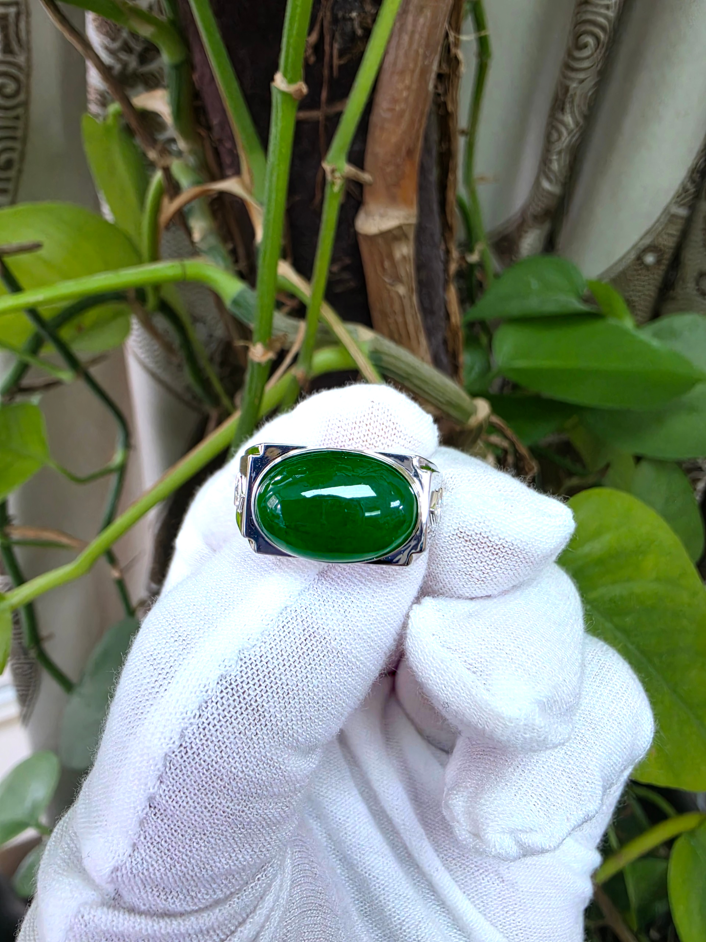 Chita MADE IN JAPAN 8.80 cts. Certified Intense Green Burmese A-Jadeite Men's Ring (18K White Gold and White Diamonds) Size US9.5  - R25
