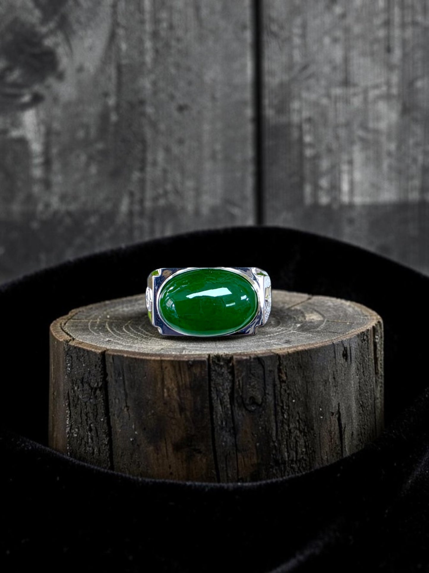Chita MADE IN JAPAN 8.80 cts. Certified Intense Green Burmese A-Jadeite Men's Ring (18K White Gold and White Diamonds) Size US9.5  - R25