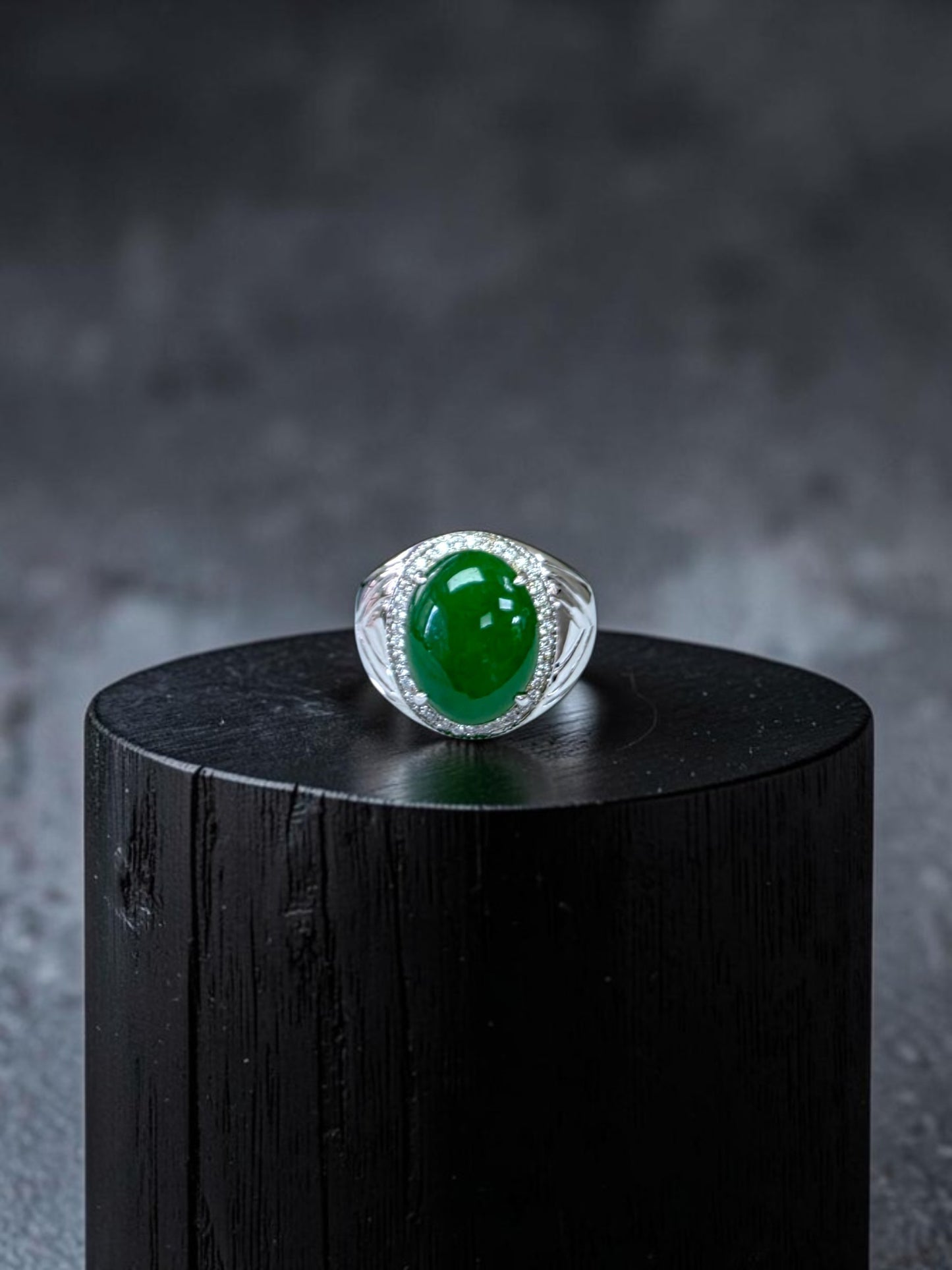 Chiba MADE IN JAPAN 7.42 cts. Certified Vivid Apple Green Burmese A-Jadeite Ring (with 18K White Gold and White Diamonds) Size US9.5  - R26
