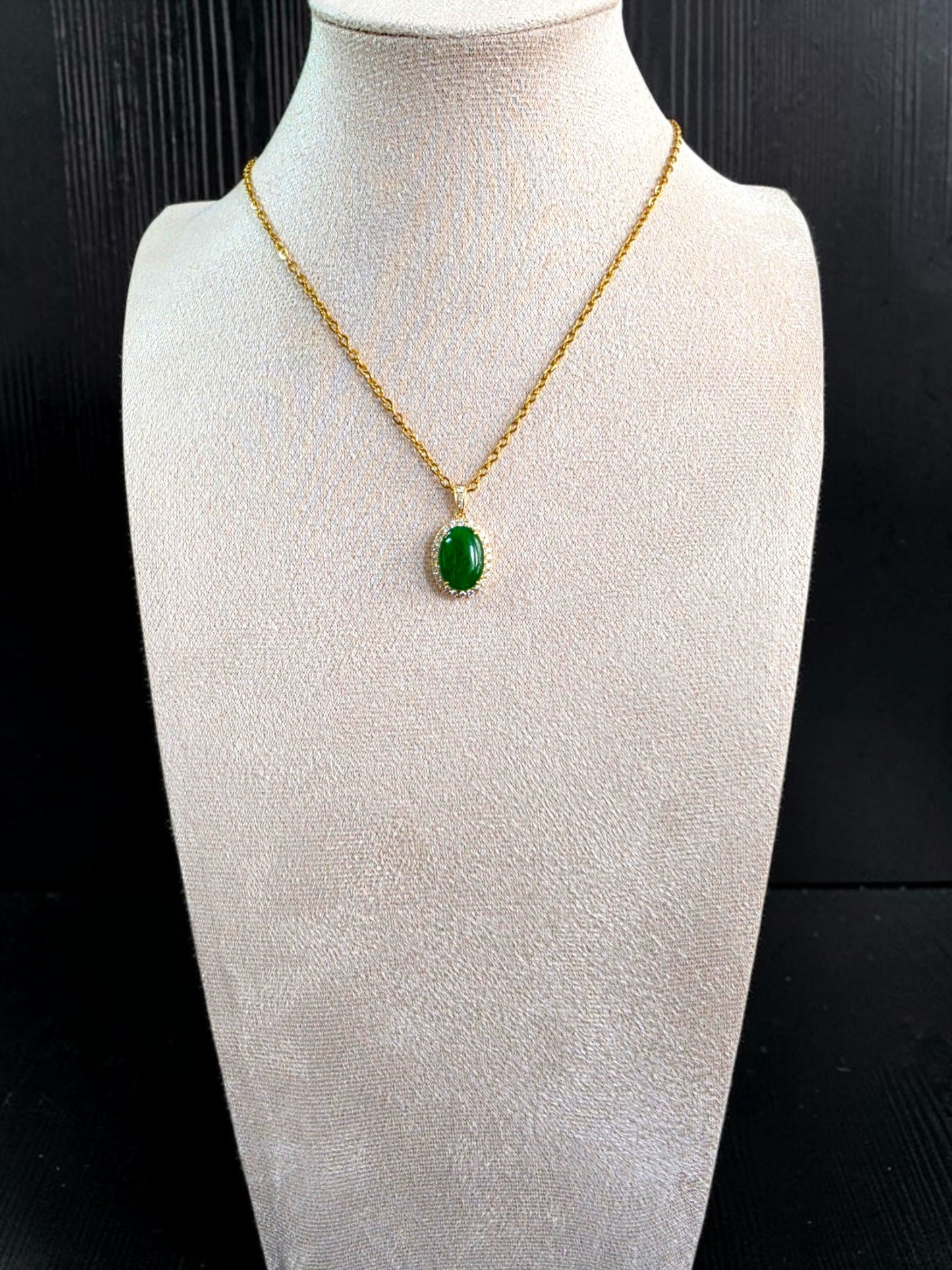 Toyoake MADE IN JAPAN 5.05 cts. Certified Bright Imperial Green Burmese A-Jadeite Pendant (with 18K Yellow Gold and White Diamonds)