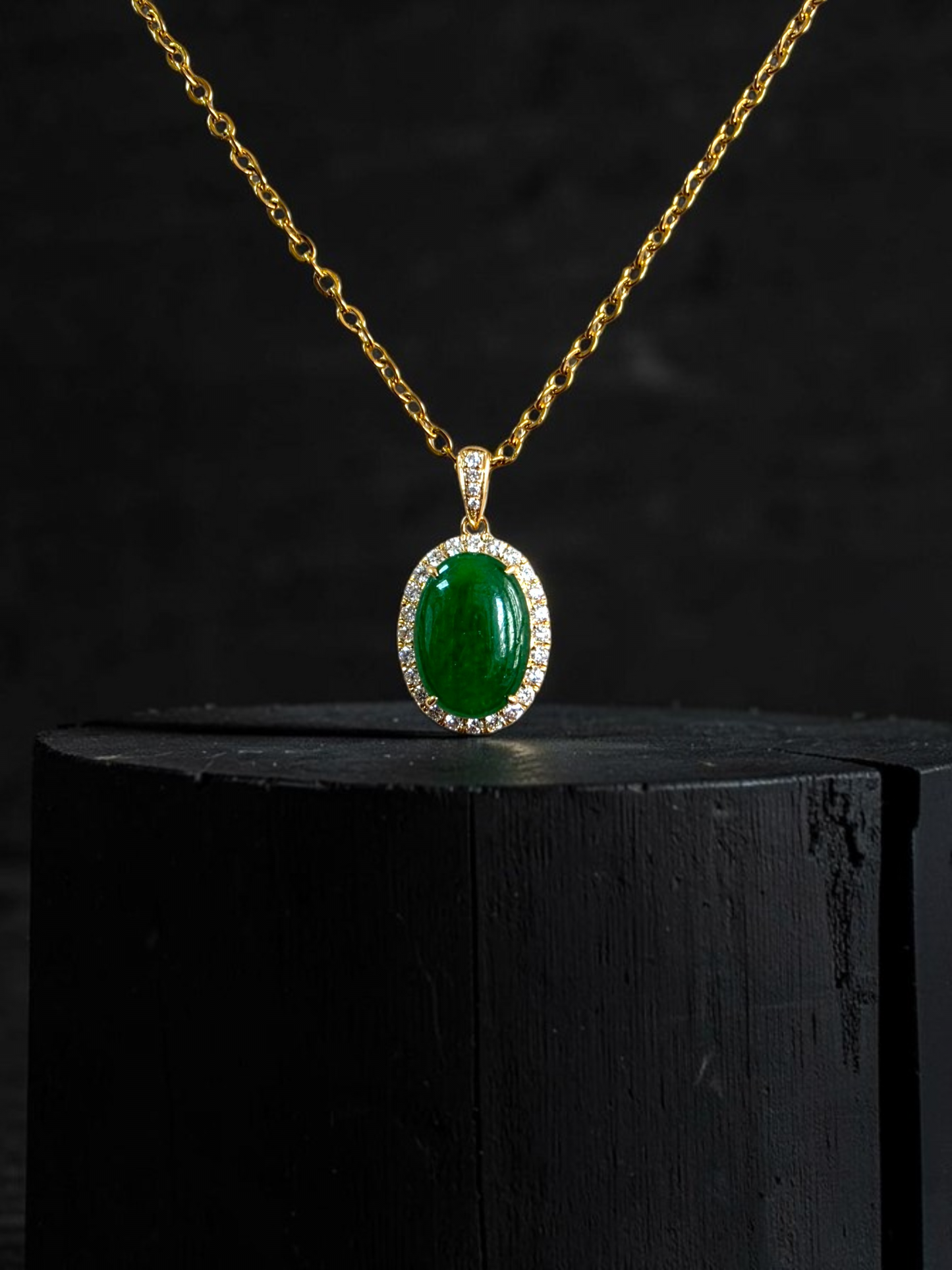Toyoake MADE IN JAPAN 5.05 cts. Certified Bright Imperial Green Burmese A-Jadeite Pendant (with 18K Yellow Gold and White Diamonds)