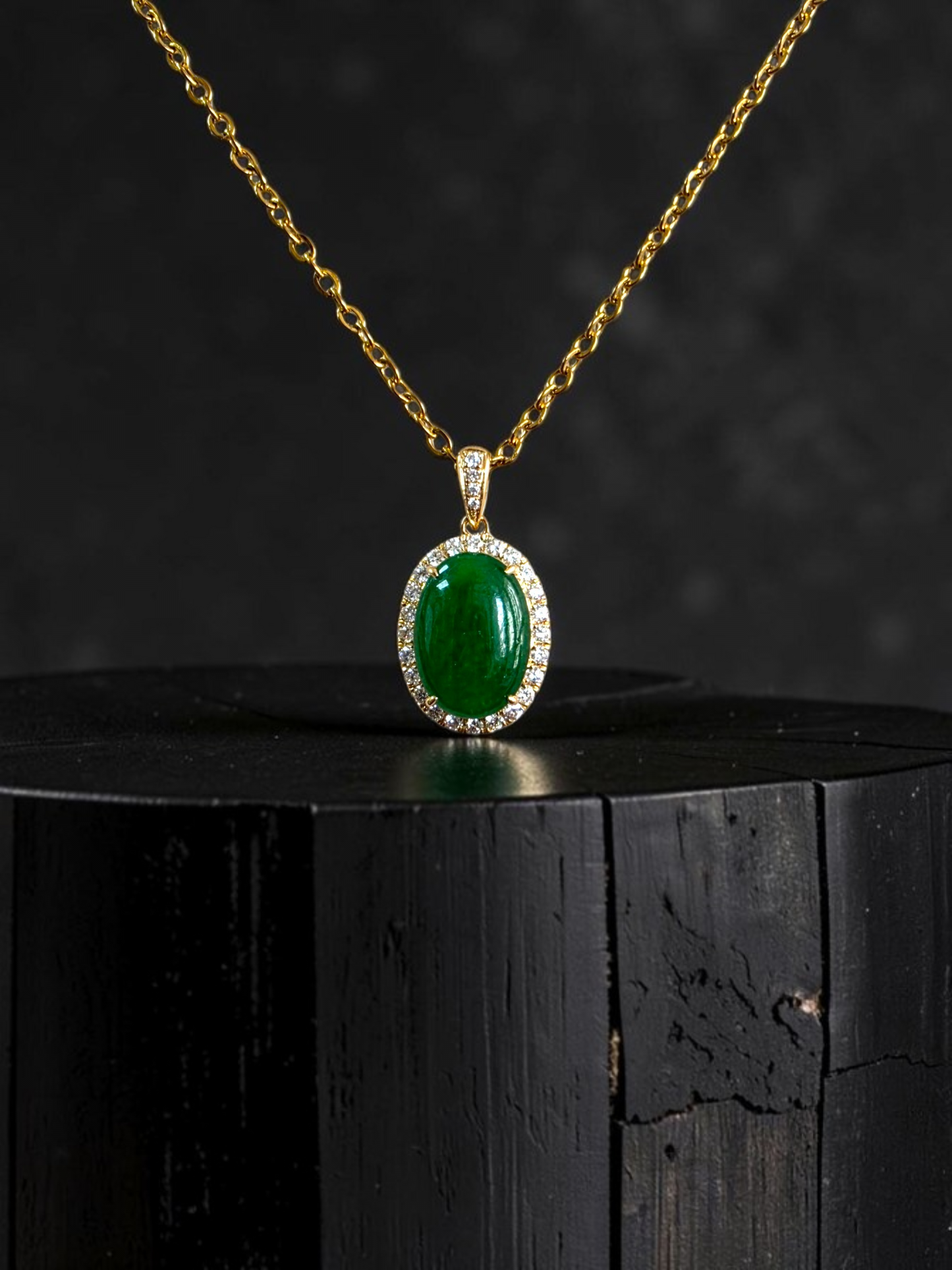 Toyoake MADE IN JAPAN 5.05 cts. Certified Bright Imperial Green Burmese A-Jadeite Pendant (with 18K Yellow Gold and White Diamonds)