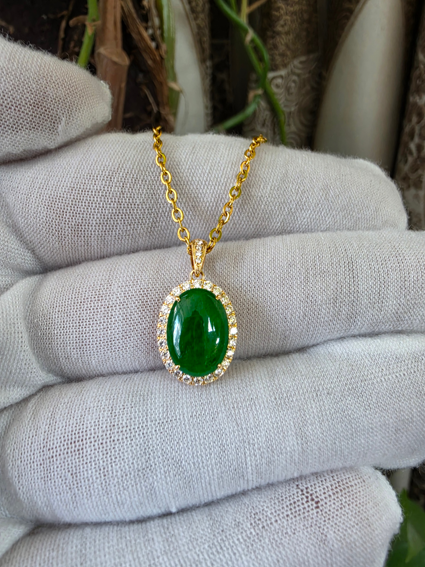 Toyoake MADE IN JAPAN 5.05 cts. Certified Bright Imperial Green Burmese A-Jadeite Pendant (with 18K Yellow Gold and White Diamonds)