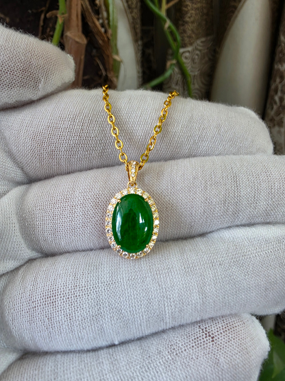 Toyoake MADE IN JAPAN 5.05 cts. Certified Bright Imperial Green Burmese A-Jadeite Pendant (with 18K Yellow Gold and White Diamonds)