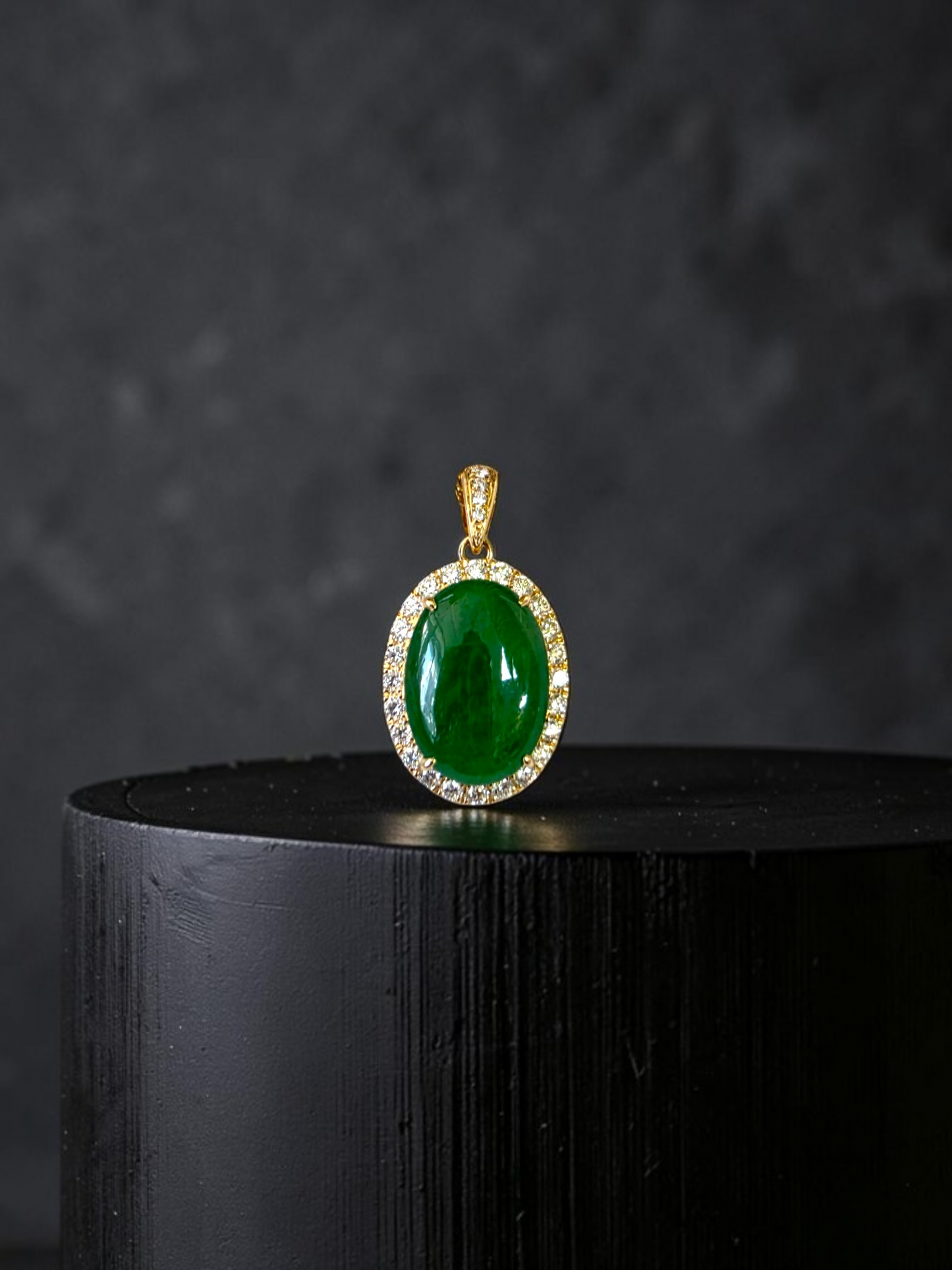 Toyoake MADE IN JAPAN 5.05 cts. Certified Bright Imperial Green Burmese A-Jadeite Pendant (with 18K Yellow Gold and White Diamonds)