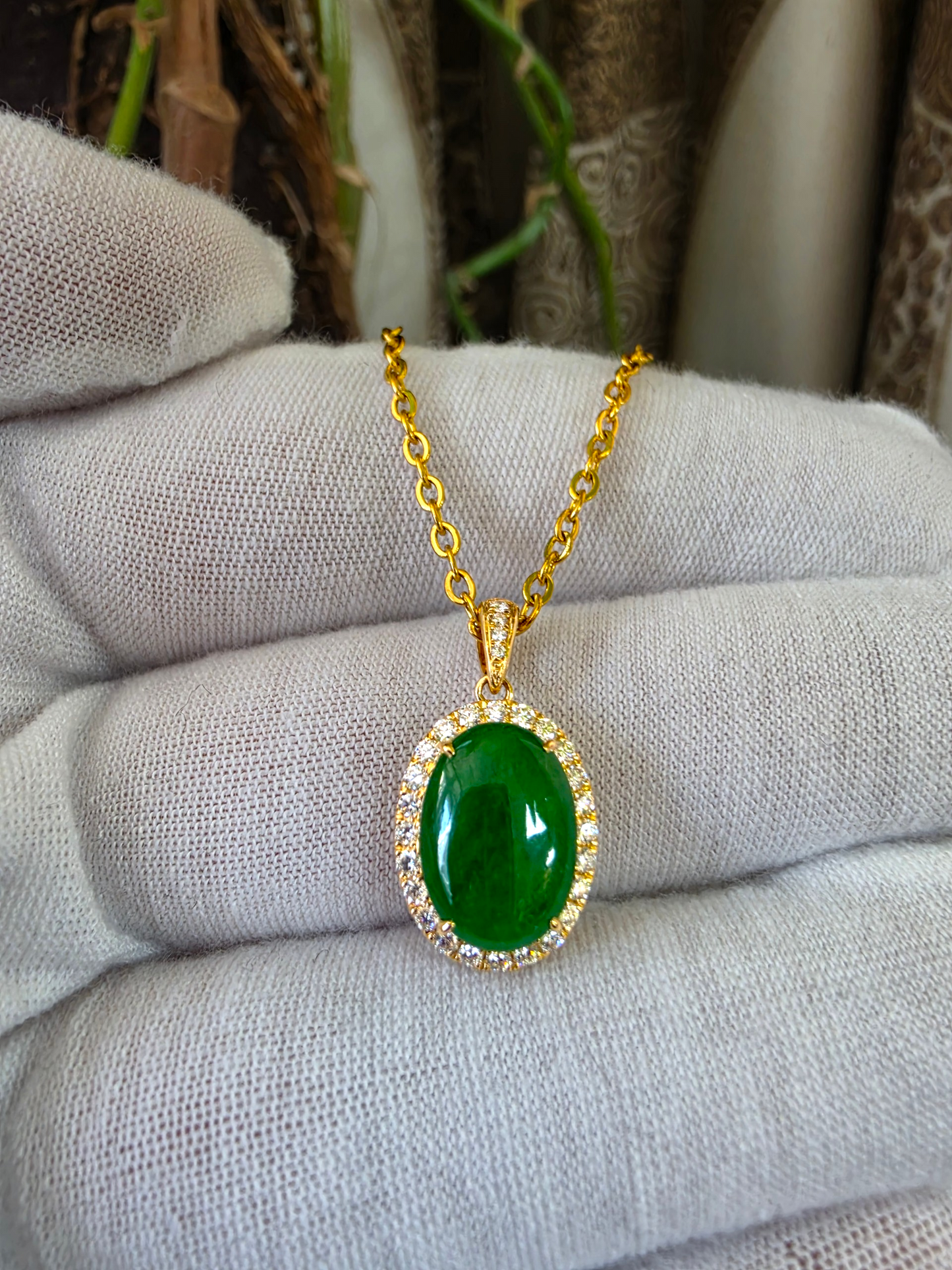 Toyoake MADE IN JAPAN 5.05 cts. Certified Bright Imperial Green Burmese A-Jadeite Pendant (with 18K Yellow Gold and White Diamonds)