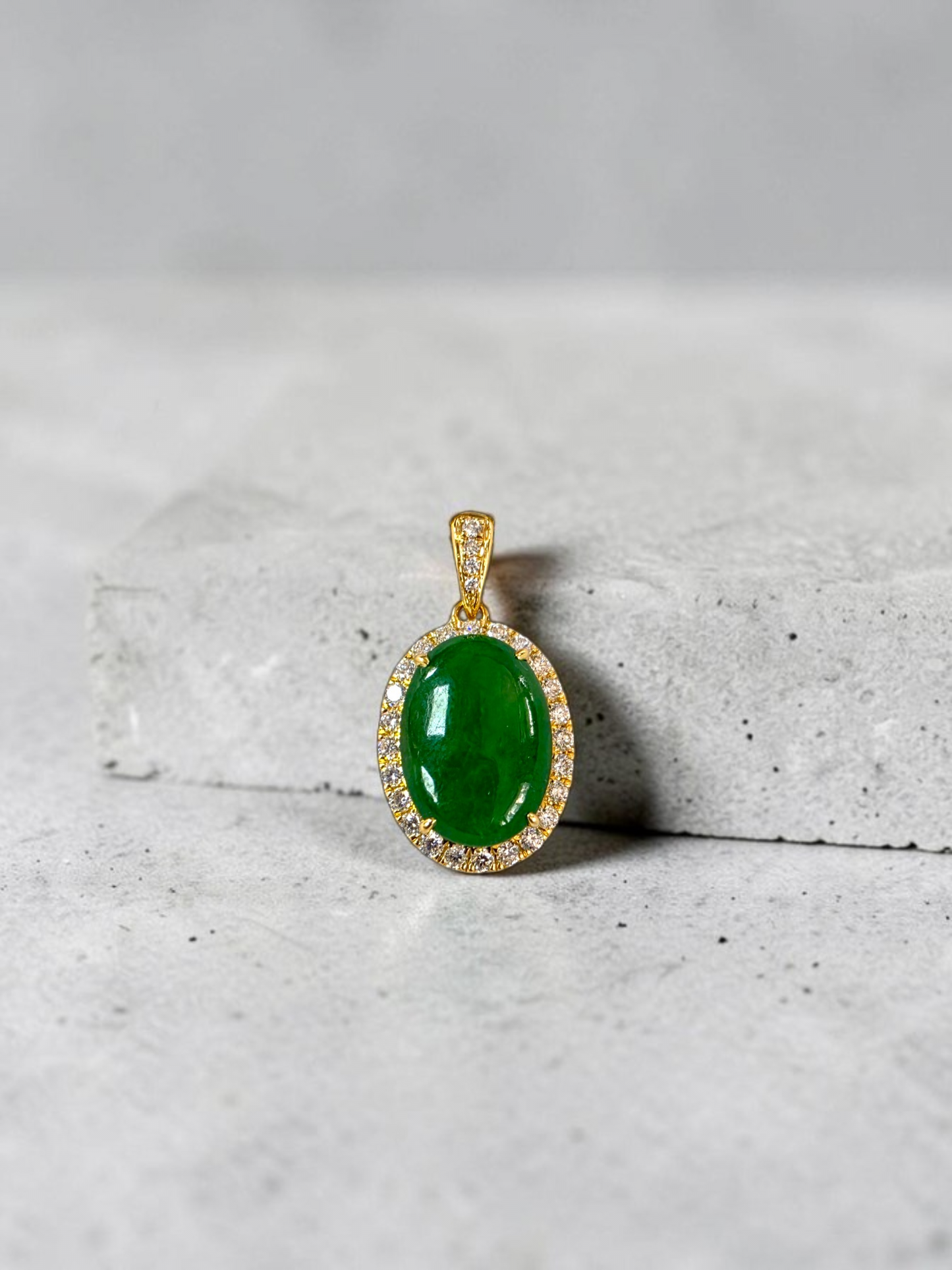 Toyoake MADE IN JAPAN 5.05 cts. Certified Bright Imperial Green Burmese A-Jadeite Pendant (with 18K Yellow Gold and White Diamonds)