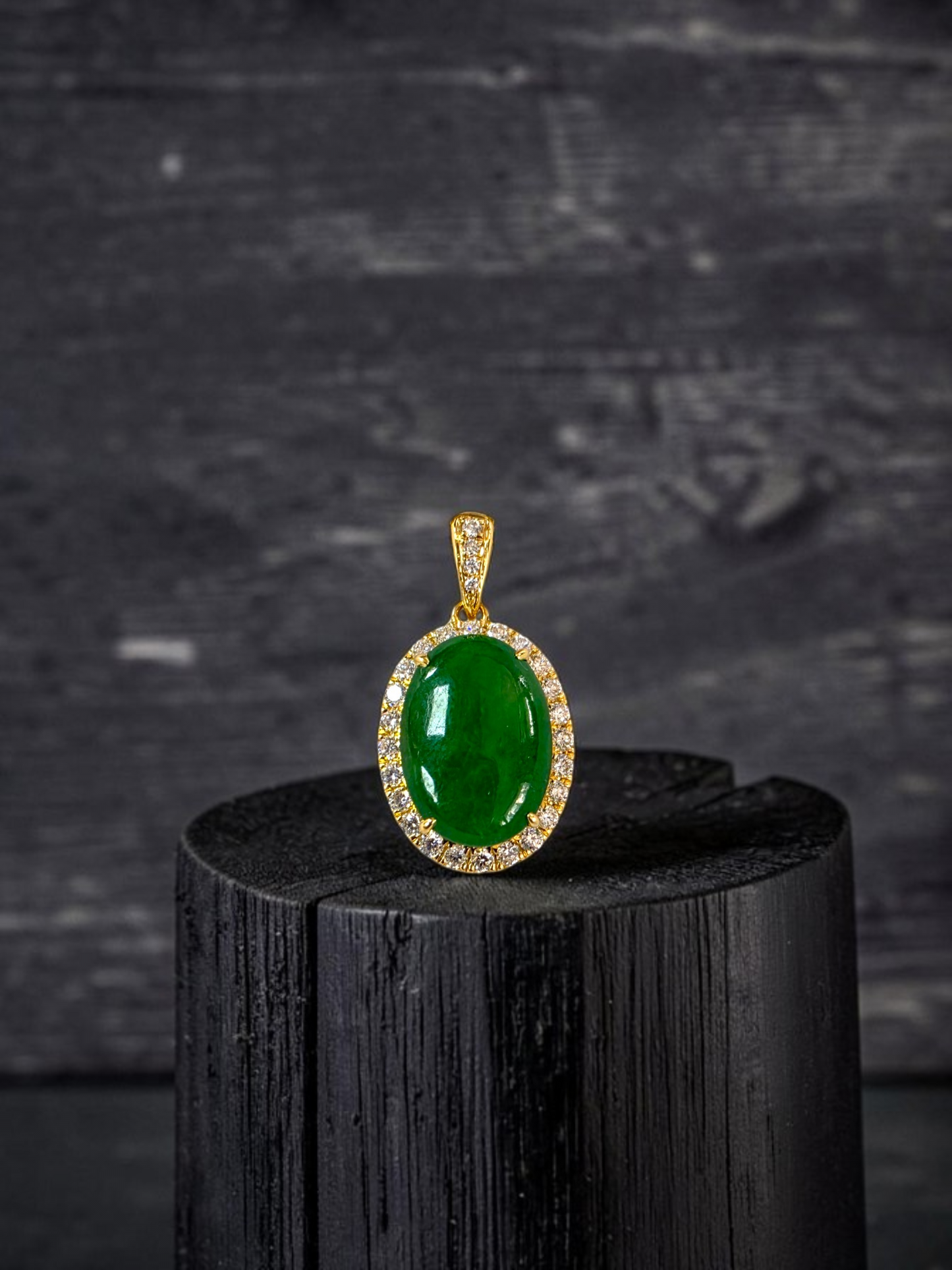 Toyoake MADE IN JAPAN 5.05 cts. Certified Bright Imperial Green Burmese A-Jadeite Pendant (with 18K Yellow Gold and White Diamonds)