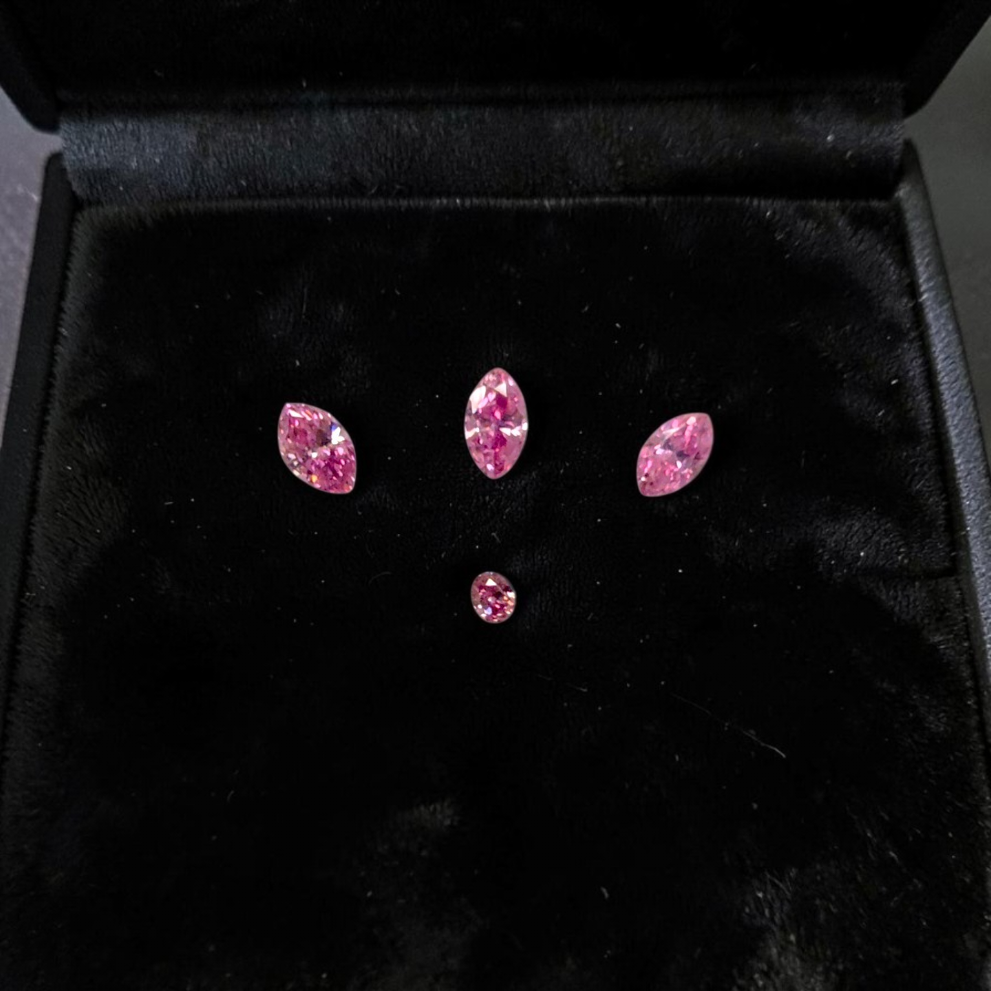 GIA Certified 0.382 cts. Natural Fancy Vivid Purplish Pink VVS2-SI1 Diamond Set Loose Stones Jewelry Set JS007