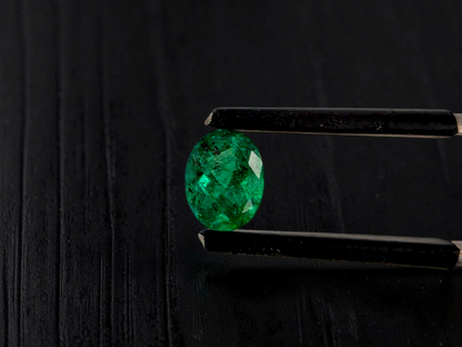 GIA Certified 1.25 cts. Moderate Oil Vivid Muzo Green (Columbia) Emerald Oval Shape Loose Stone LS81