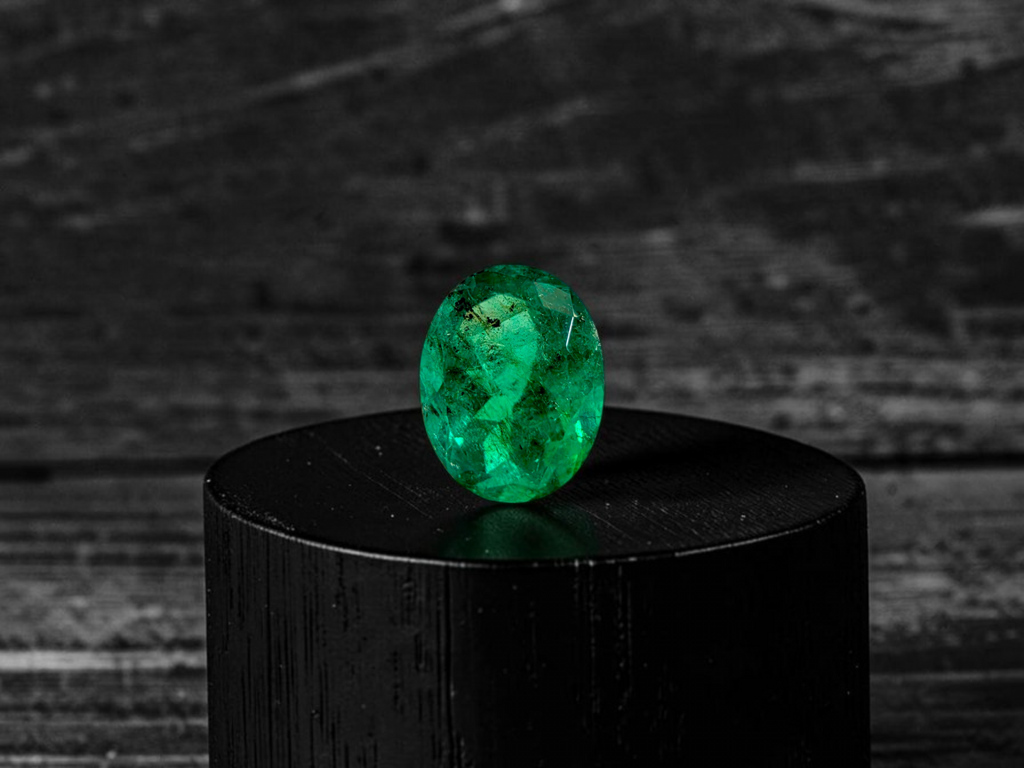GIA Certified 1.25 cts. Moderate Oil Vivid Muzo Green (Columbia) Emerald Oval Shape Loose Stone LS81