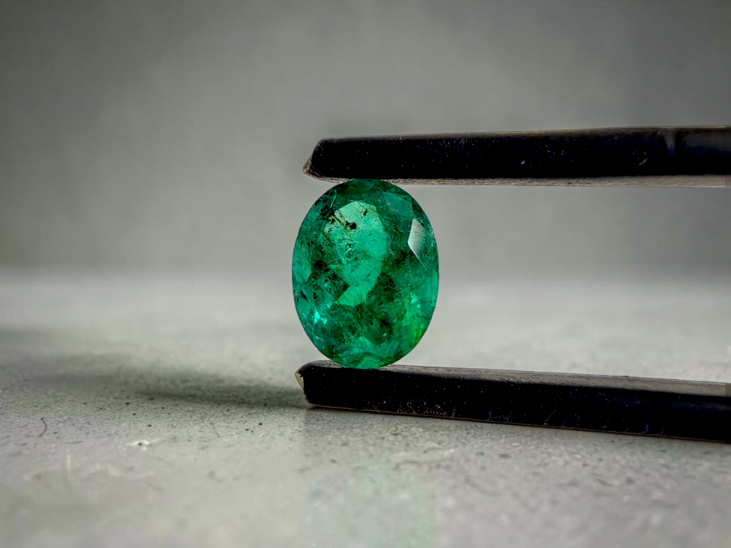 GIA Certified 1.25 cts. Moderate Oil Vivid Muzo Green (Columbia) Emerald Oval Shape Loose Stone LS81