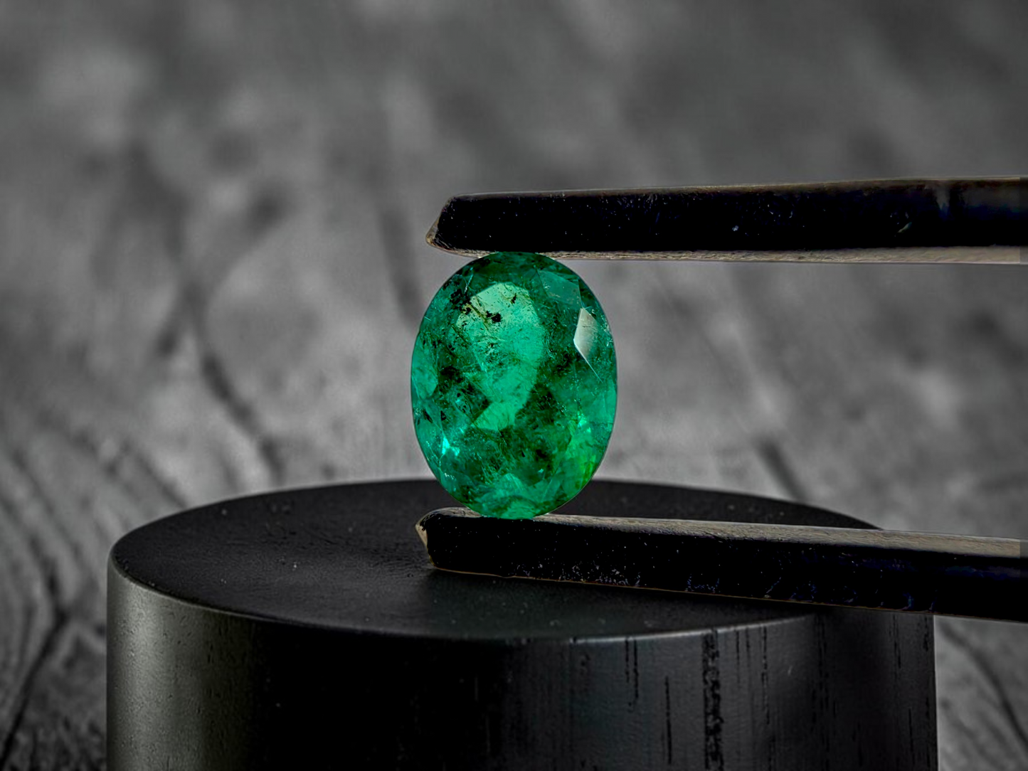GIA Certified 1.25 cts. Moderate Oil Vivid Muzo Green (Columbia) Emerald Oval Shape Loose Stone LS81
