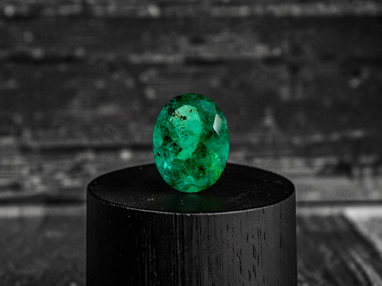 GIA Certified 1.25 cts. Moderate Oil Vivid Muzo Green (Columbia) Emerald Oval Shape Loose Stone LS81