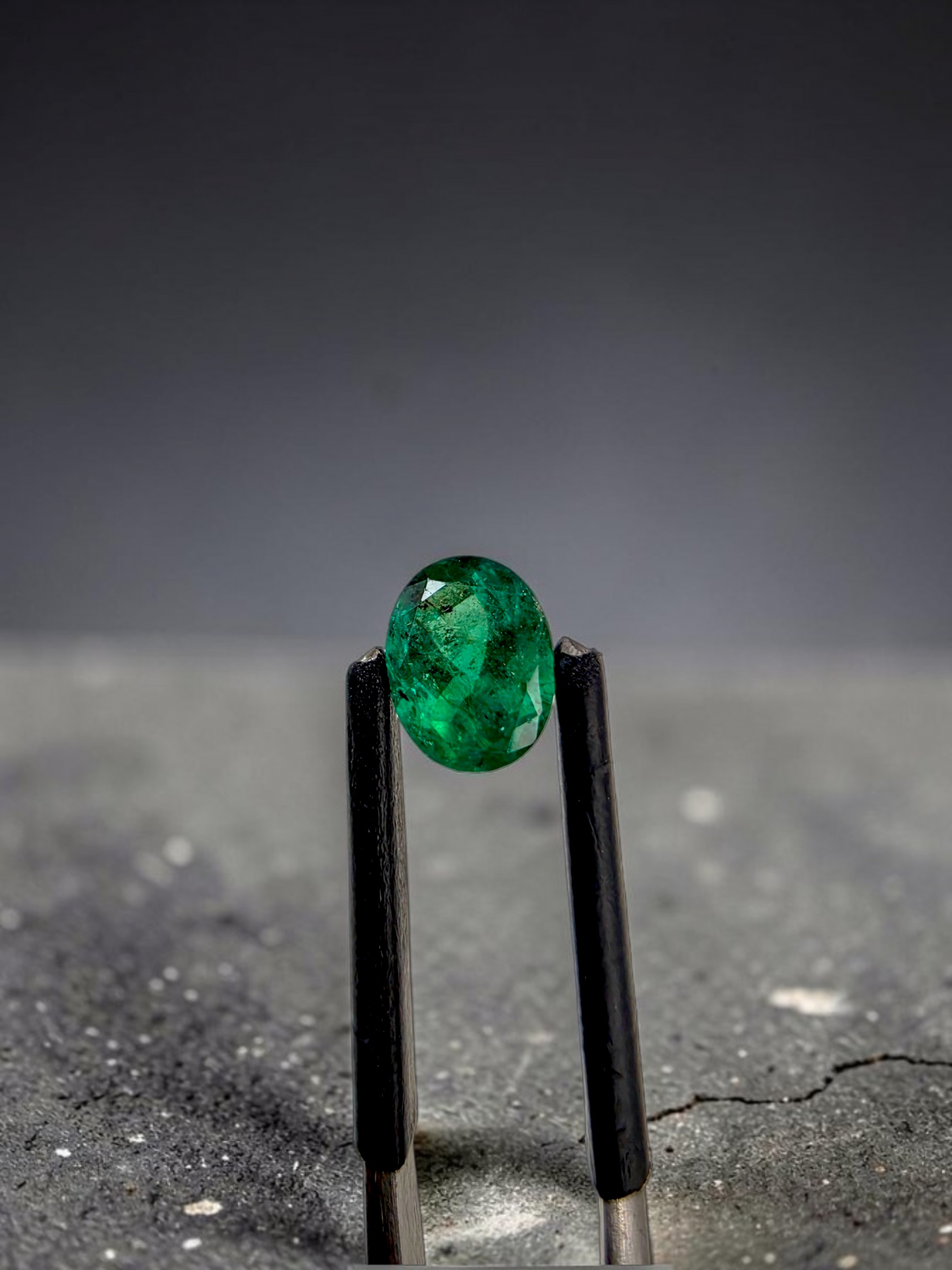 GIA Certified 1.25 cts. Moderate Oil Vivid Muzo Green (Columbia) Emerald Oval Shape Loose Stone LS81
