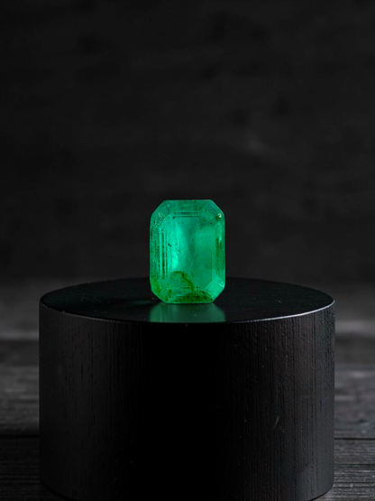 GIA Certified 1.98 cts Minor Oil Bright Green (Columbia) Emerald Octagon Shape Loose Stone LS82