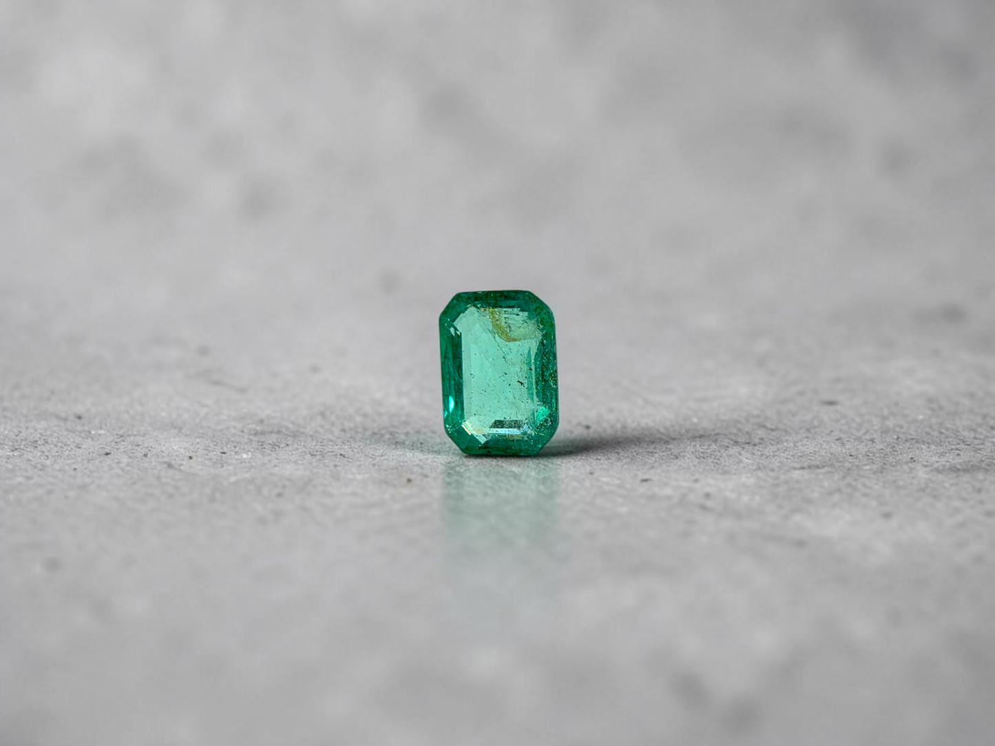 GIA Certified 1.98 cts Minor Oil Bright Green (Columbia) Emerald Octagon Shape Loose Stone LS82