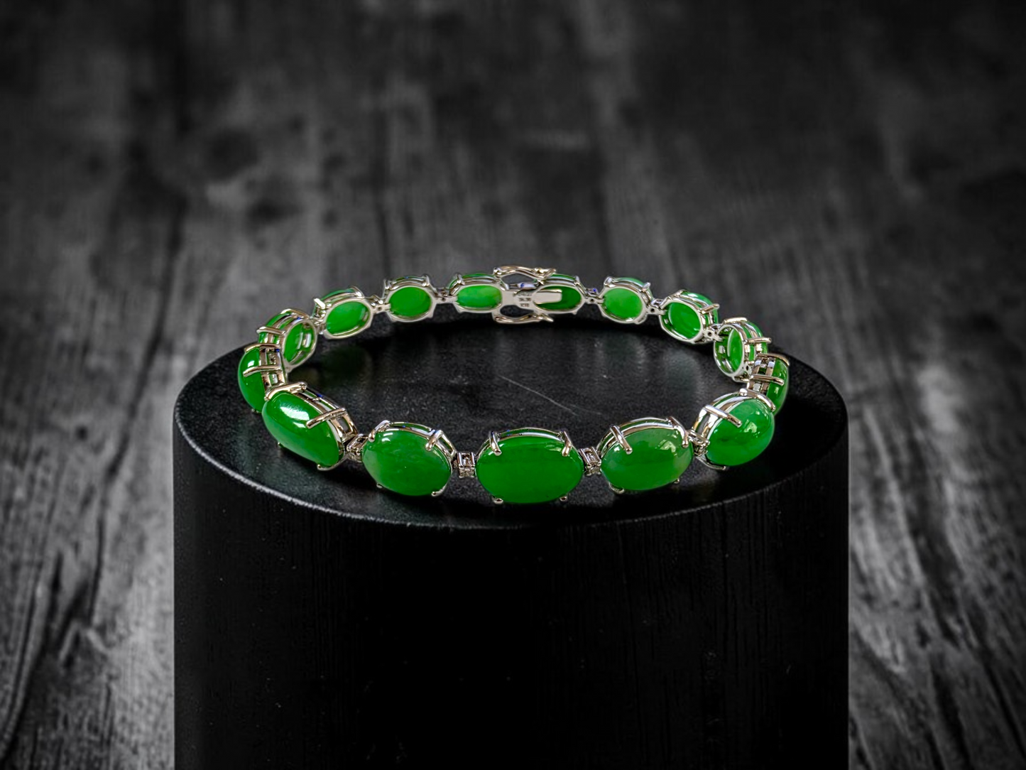 Hibiya (MADE IN JAPAN) Burmese A-Jadeite Bracelet (with 18K White Gold and White Diamonds) - Certified