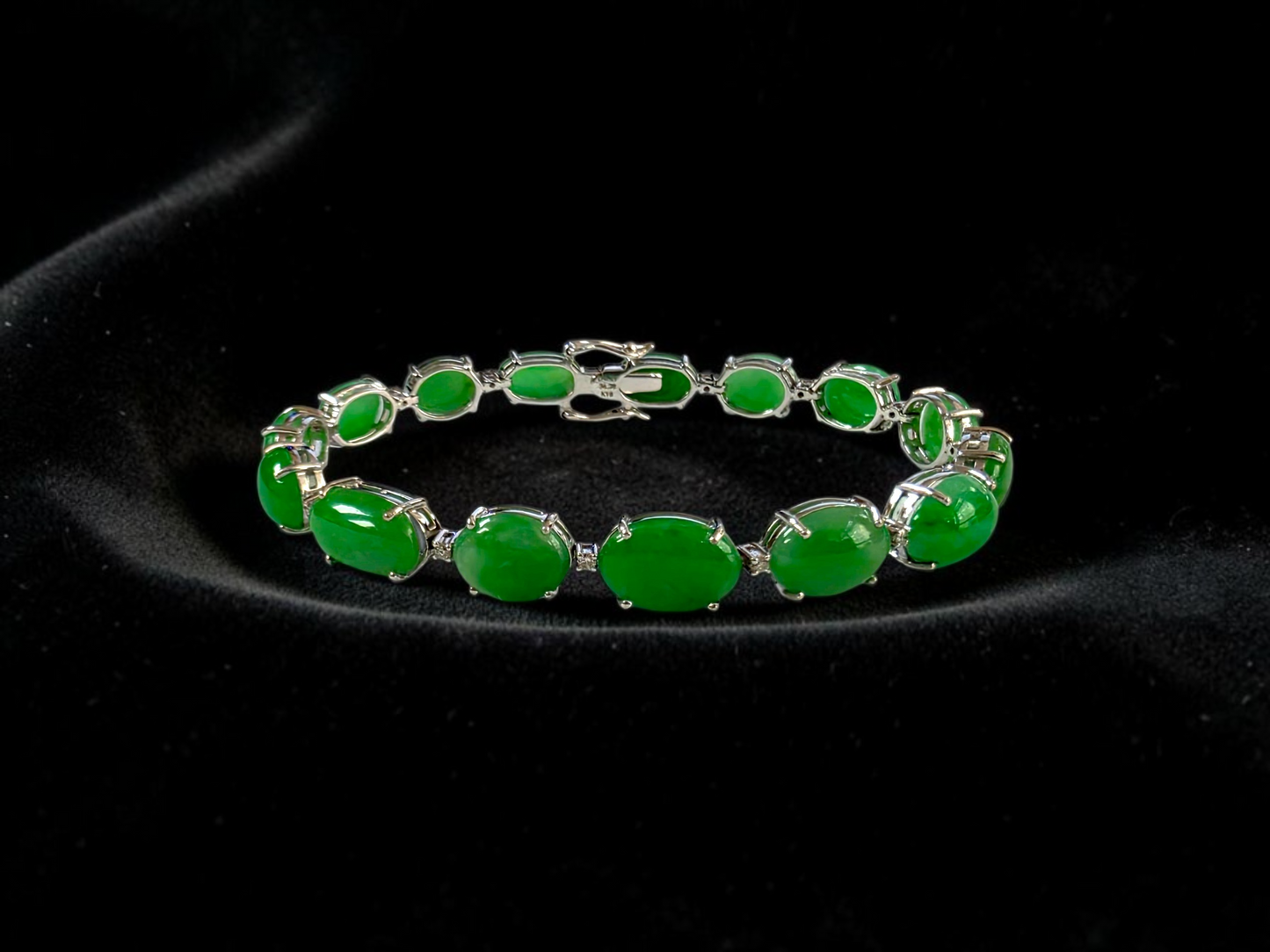 Hibiya (MADE IN JAPAN) Burmese A-Jadeite Bracelet (with 18K White Gold and White Diamonds) - Certified