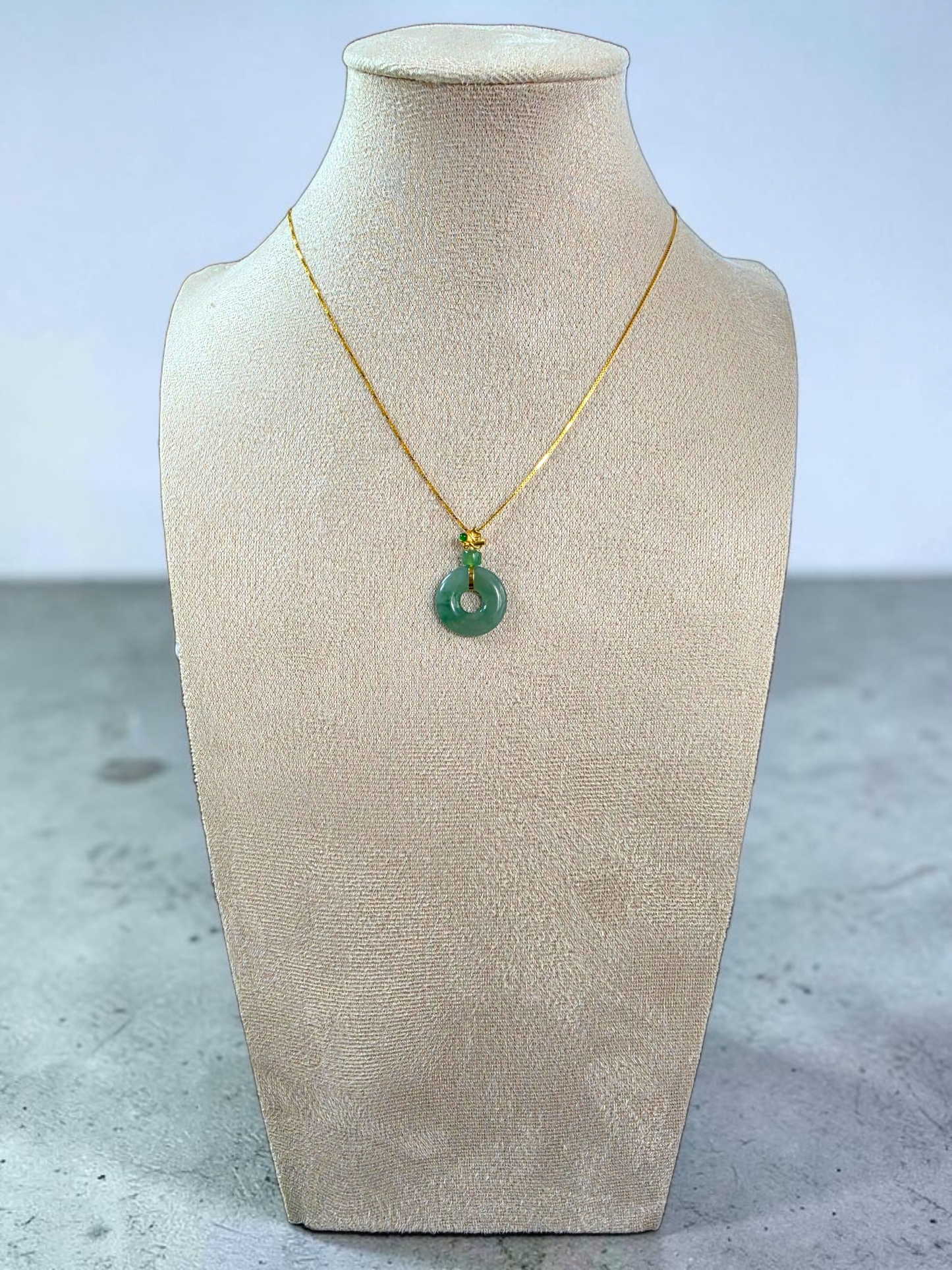 Inzai Round Icy Green Burmese A-Jadeite 16.10 mm Donut Disc Charm Pendant (with 18K Yellow Gold) - Certified V1