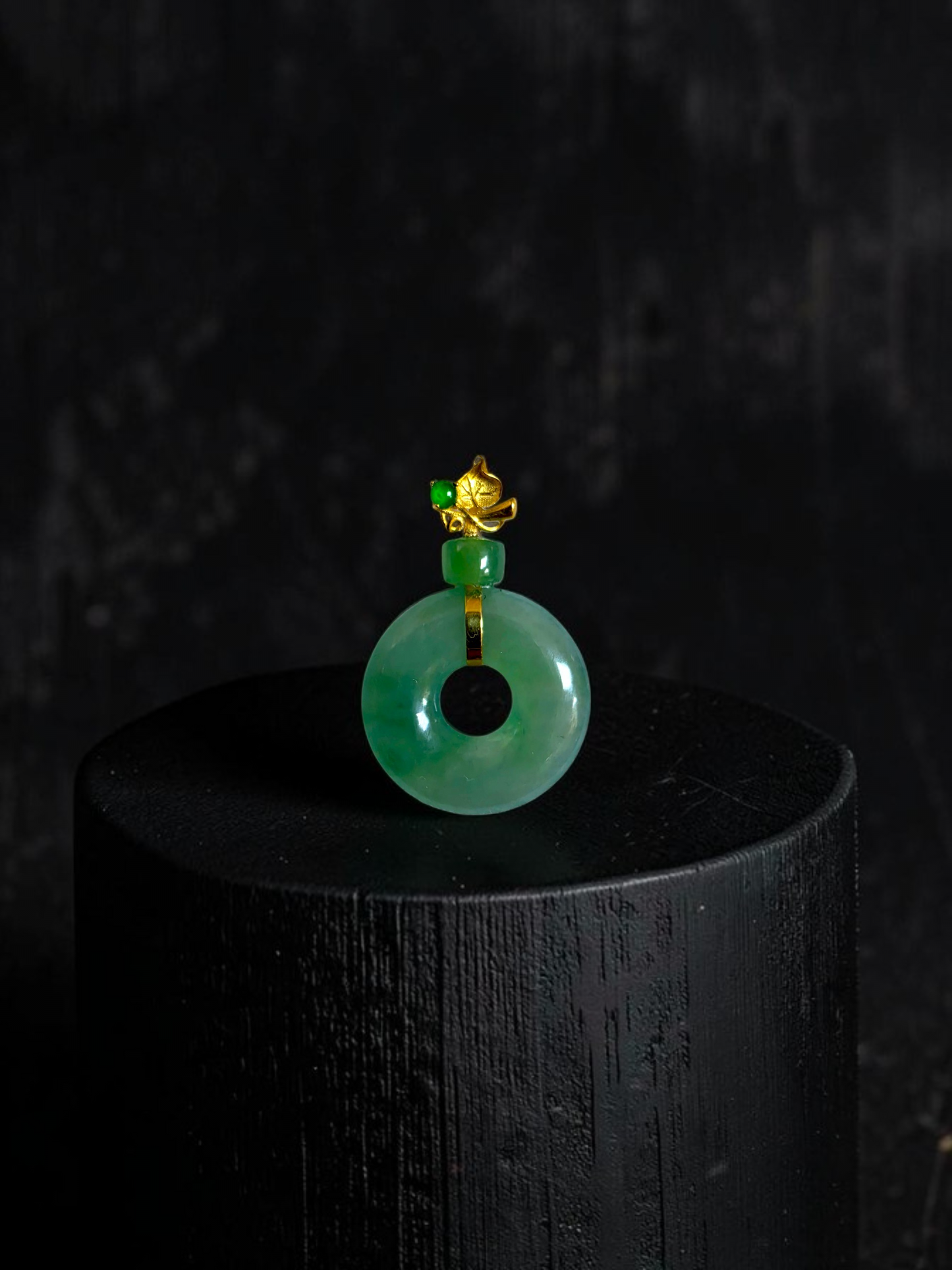 Inzai Round Icy Green Burmese A-Jadeite 16.10 mm Donut Disc Charm Pendant (with 18K Yellow Gold) - Certified V1