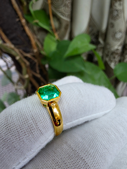 GIA Certified (F2) Choshi (Made in JAPAN) 1.61 cts. Bright Vivid Green Columbian Emerald Ring (with 18K Yellow Gold) Size US8.5  - R30