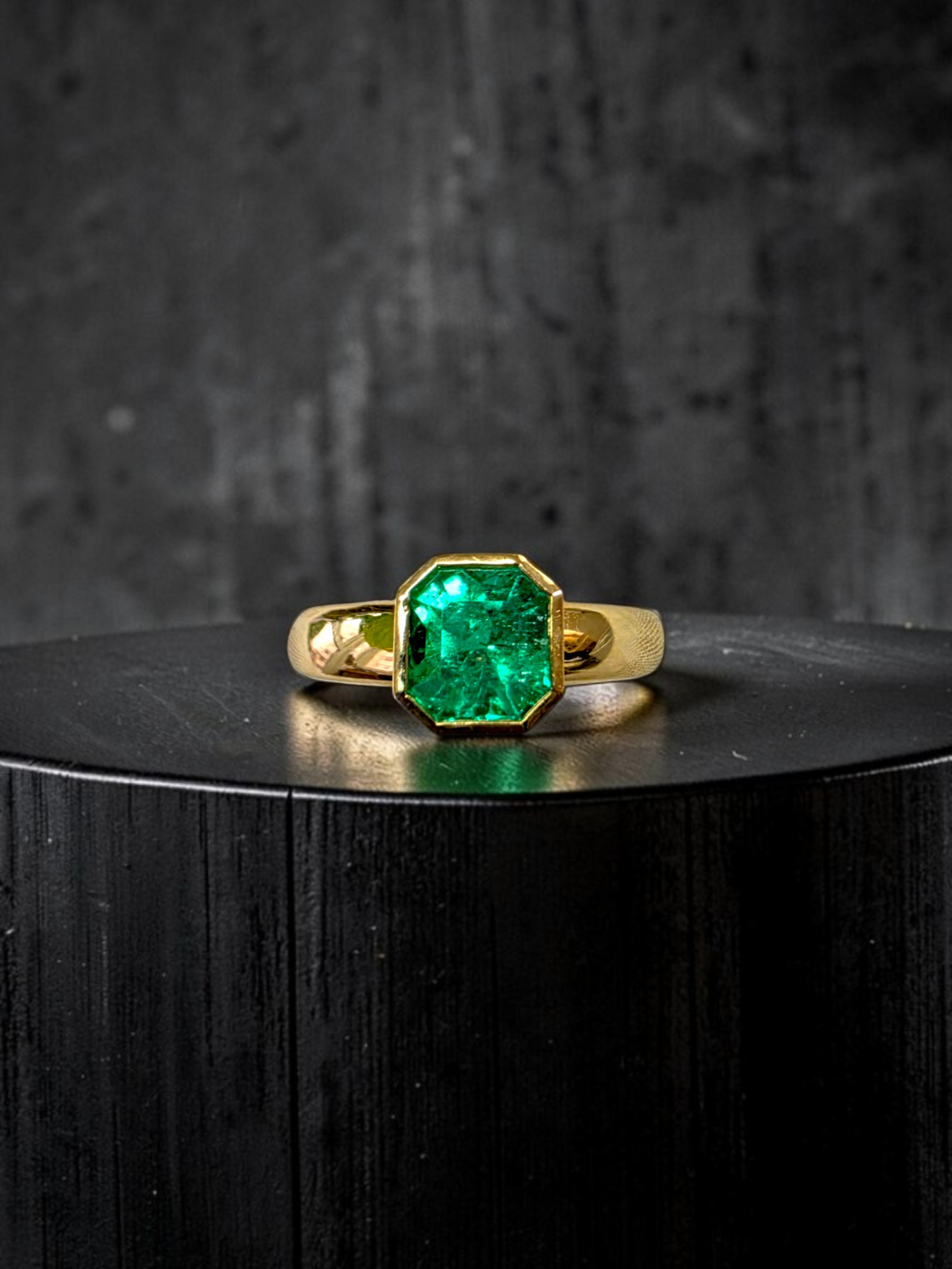 GIA Certified (F2) Choshi (Made in JAPAN) 1.61 cts. Bright Vivid Green Columbian Emerald Ring (with 18K Yellow Gold) Size US8.5  - R30
