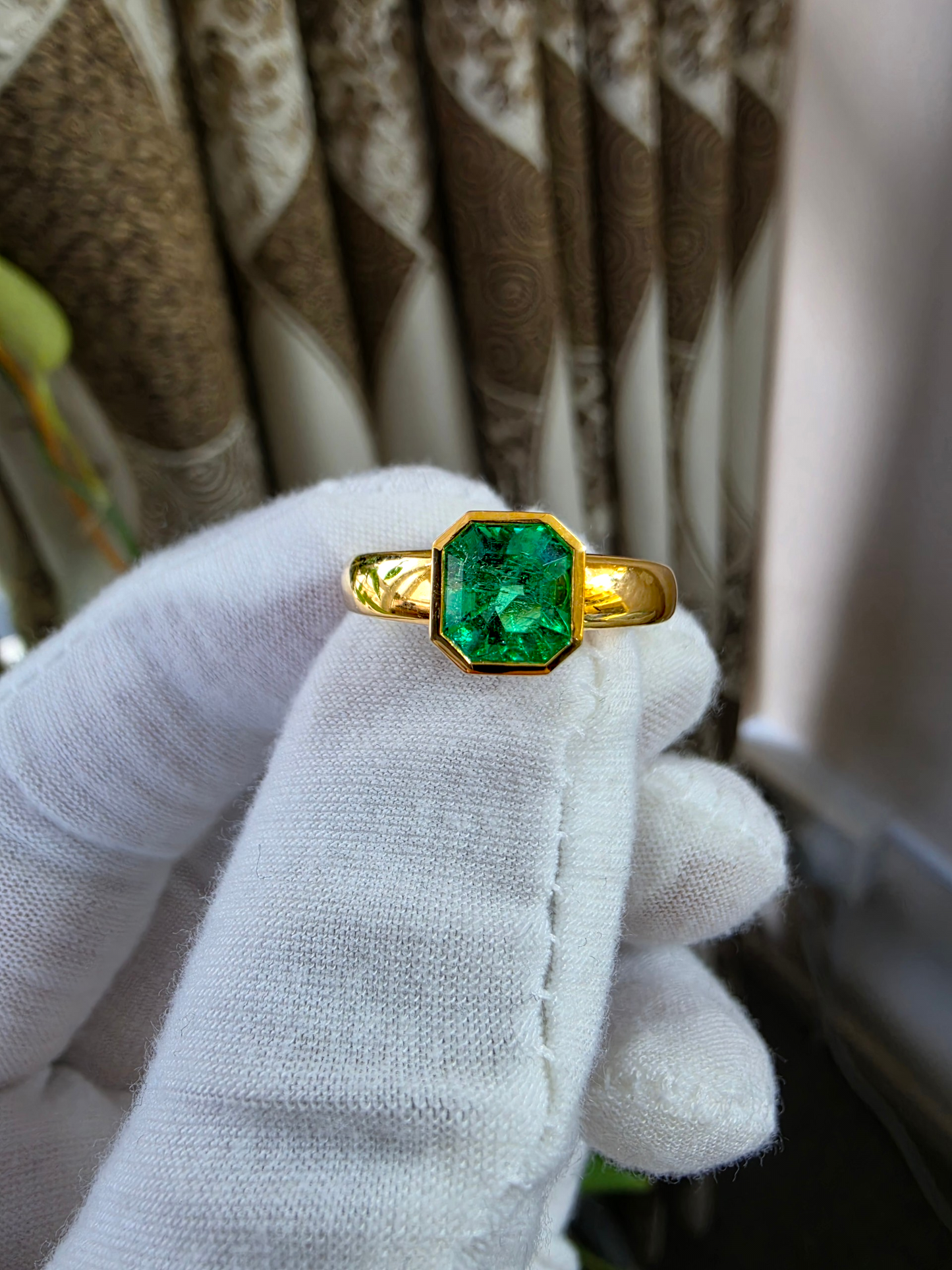 GIA Certified (F2) Choshi (Made in JAPAN) 1.61 cts. Bright Vivid Green Columbian Emerald Ring (with 18K Yellow Gold) Size US8.5  - R30