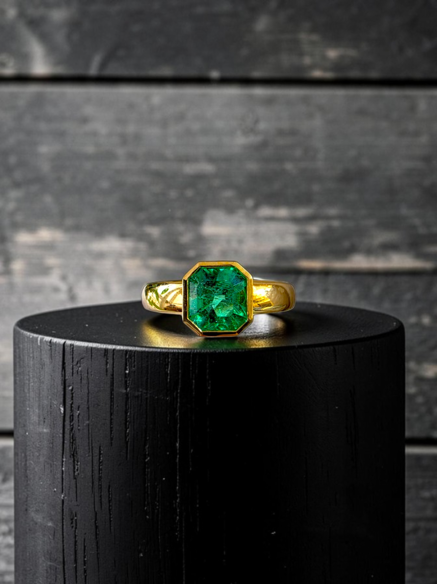 GIA Certified (F2) Choshi (Made in JAPAN) 1.61 cts. Bright Vivid Green Columbian Emerald Ring (with 18K Yellow Gold) Size US8.5  - R30